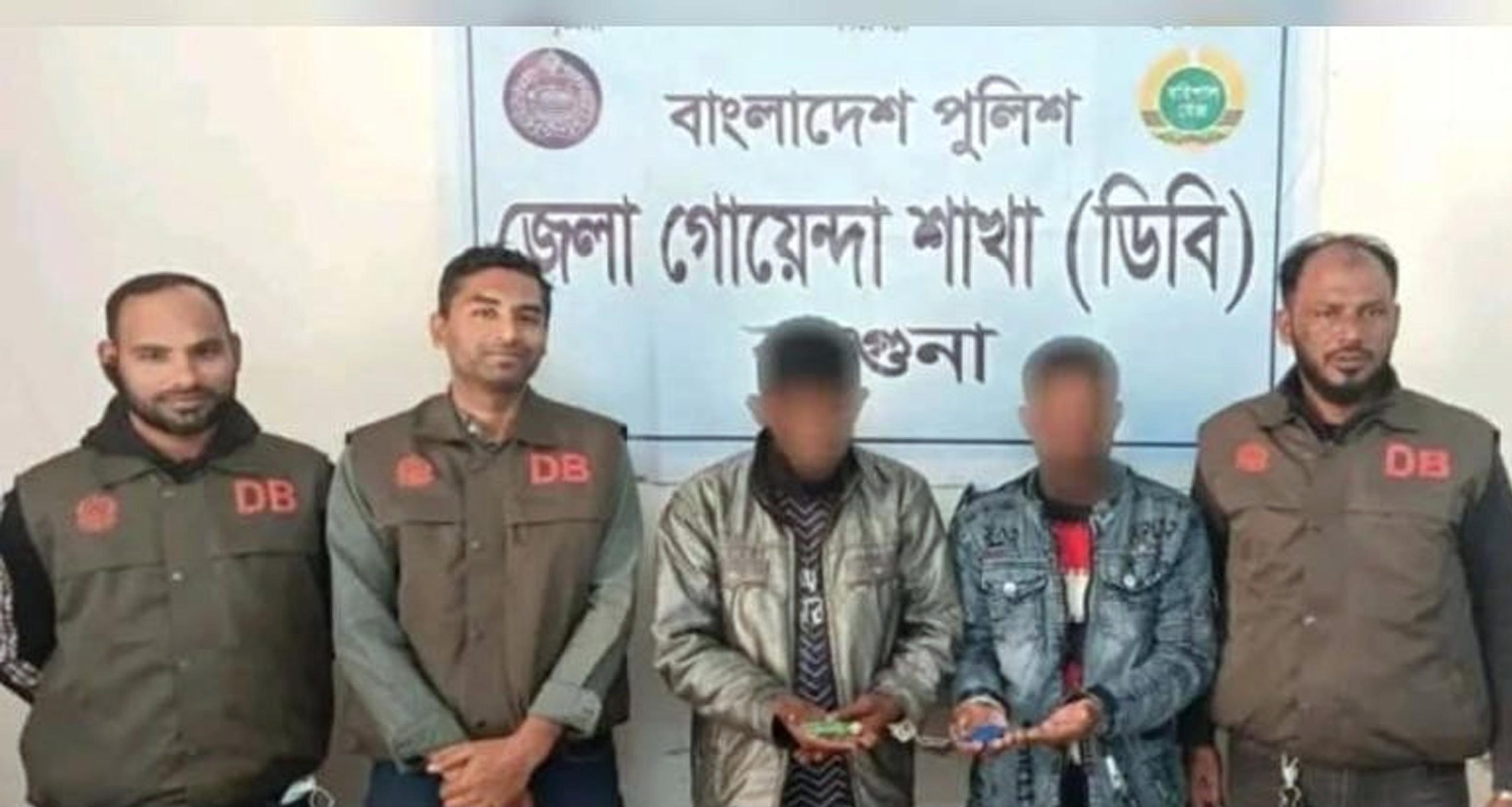 বরগুনায় ইয়াবাসহ ২ জন গ্রেফতার