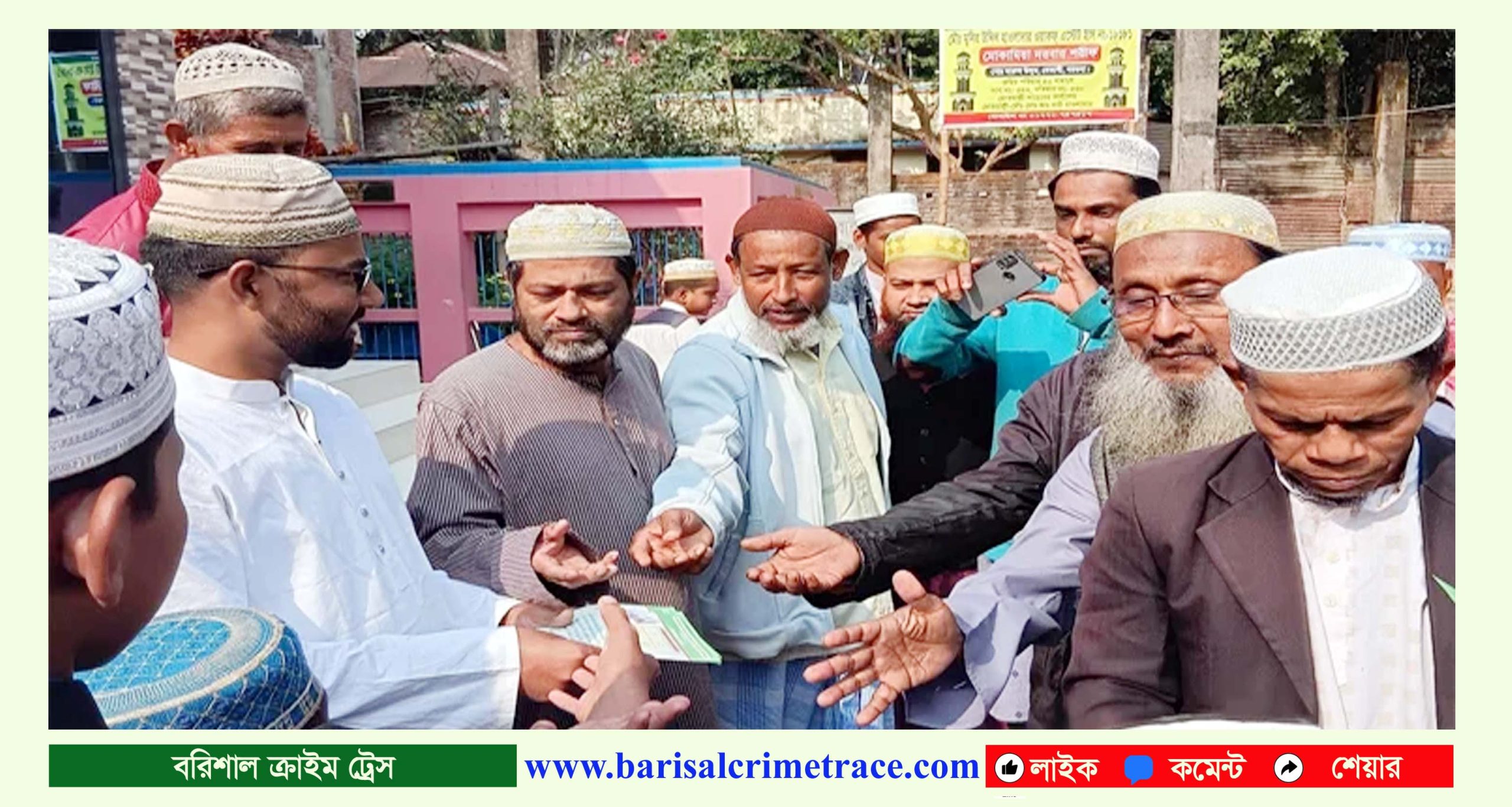 বরগুনায় সংসদ নির্বাচন ও গণভোট বিষয়ে লিফলেট বিতরণ