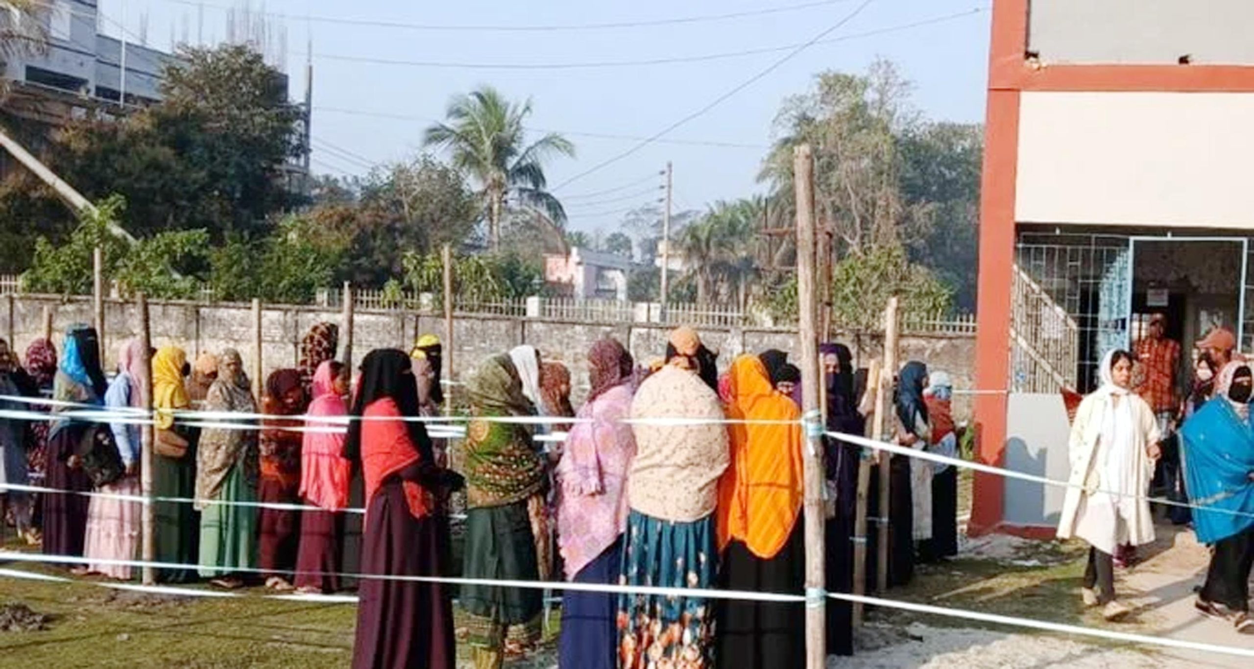 ঝালকাঠিতে শান্তিপূর্ণ পরিবেশে ভোট চলছে