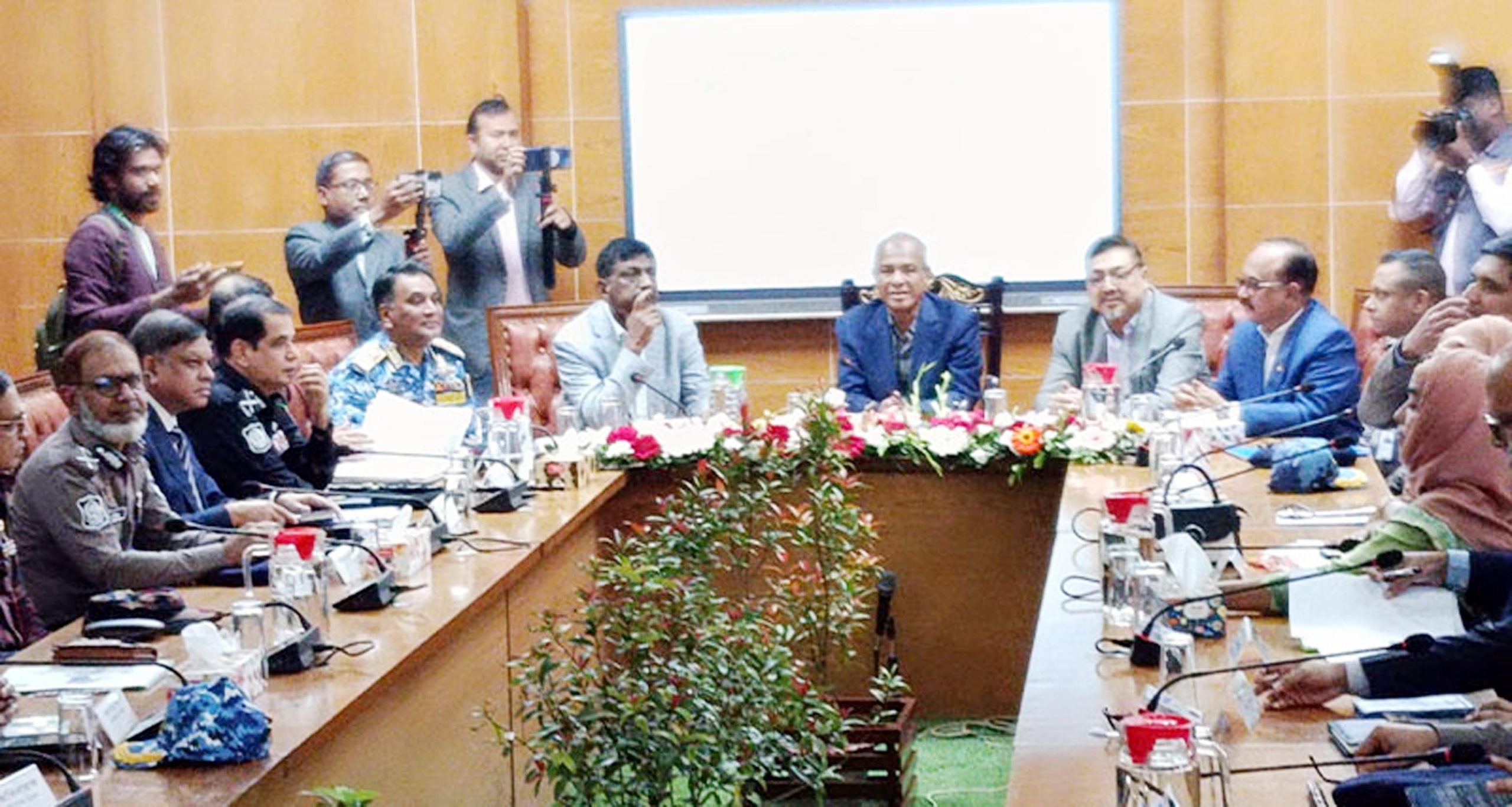 সহিংসতায় কঠোর ব্যবস্থা : স্বরাষ্ট্র উপদেষ্টা