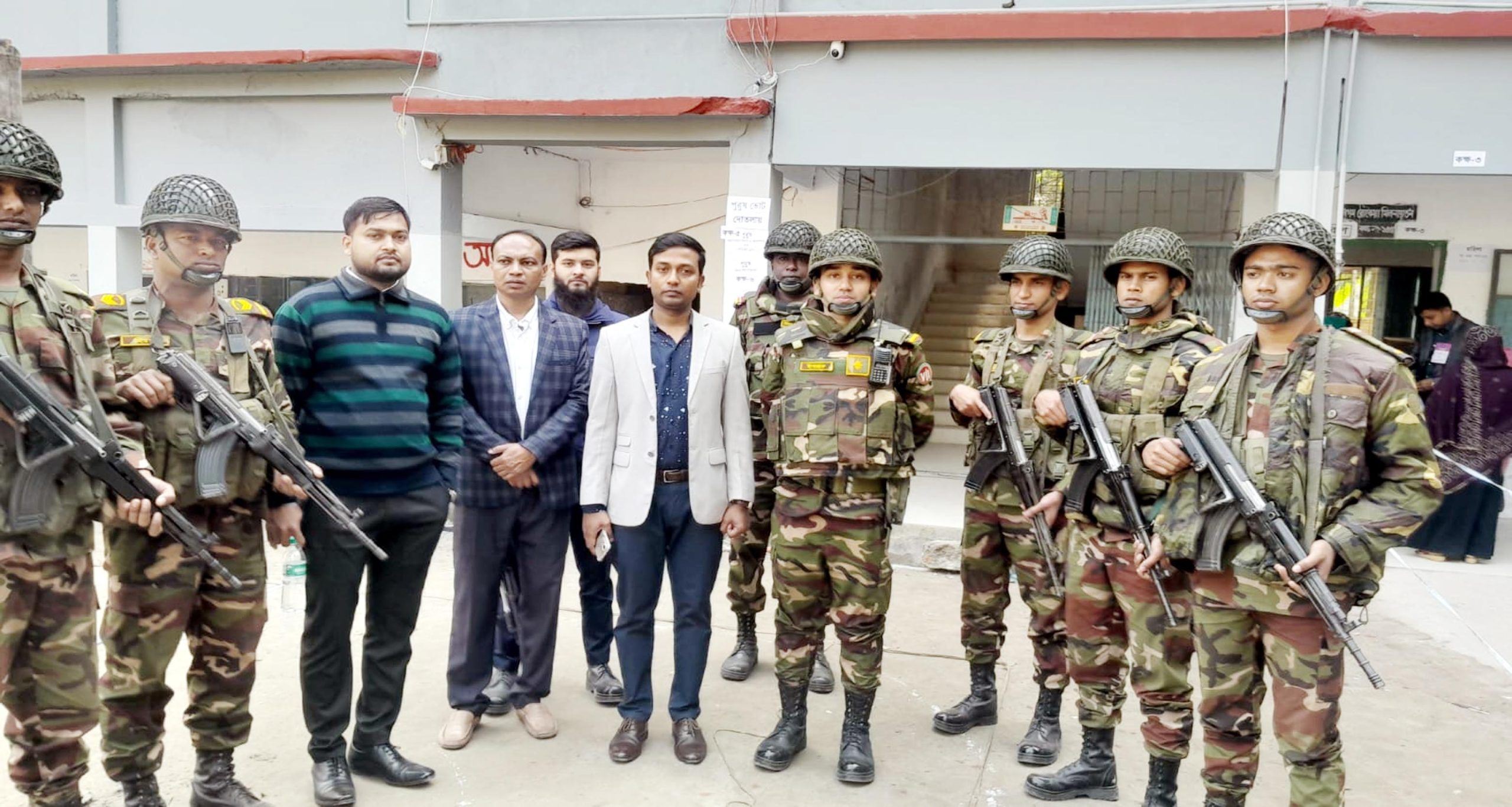 পিরোজপুরে উৎসবমুখর ও সুষ্ঠুভাবে চলছে ভোটগ্রহণ