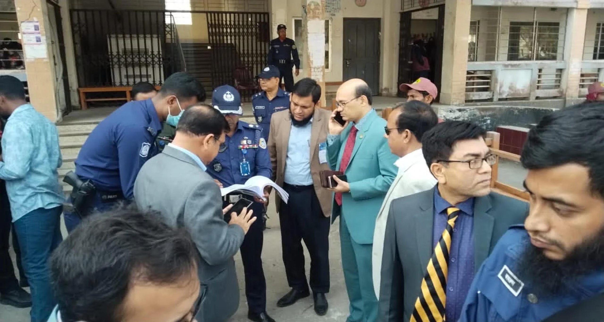 ঝালকাঠিতে নির্বাচনী আচরণবিধি লঙ্ঘন করায় ৮ জনকে জরিমানা