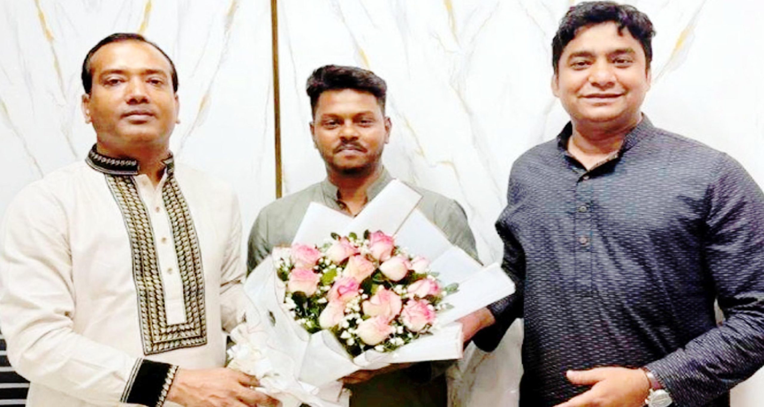 অরাজনৈতিক বিশ্ববিদ্যালয়ের গঠণতন্ত্র অমাণ্য করে ভিপির ছাত্রদলে যোগদান! তুমুল বিতর্ক সৃষ্টি
