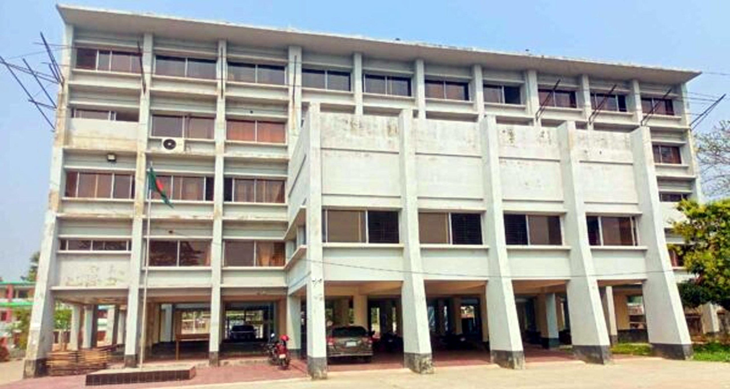 কাউখালীতে সরকারি বাসভবনের ভাড়া না দিয়ে কোটি টাকার রাজস্ব ফাঁকি