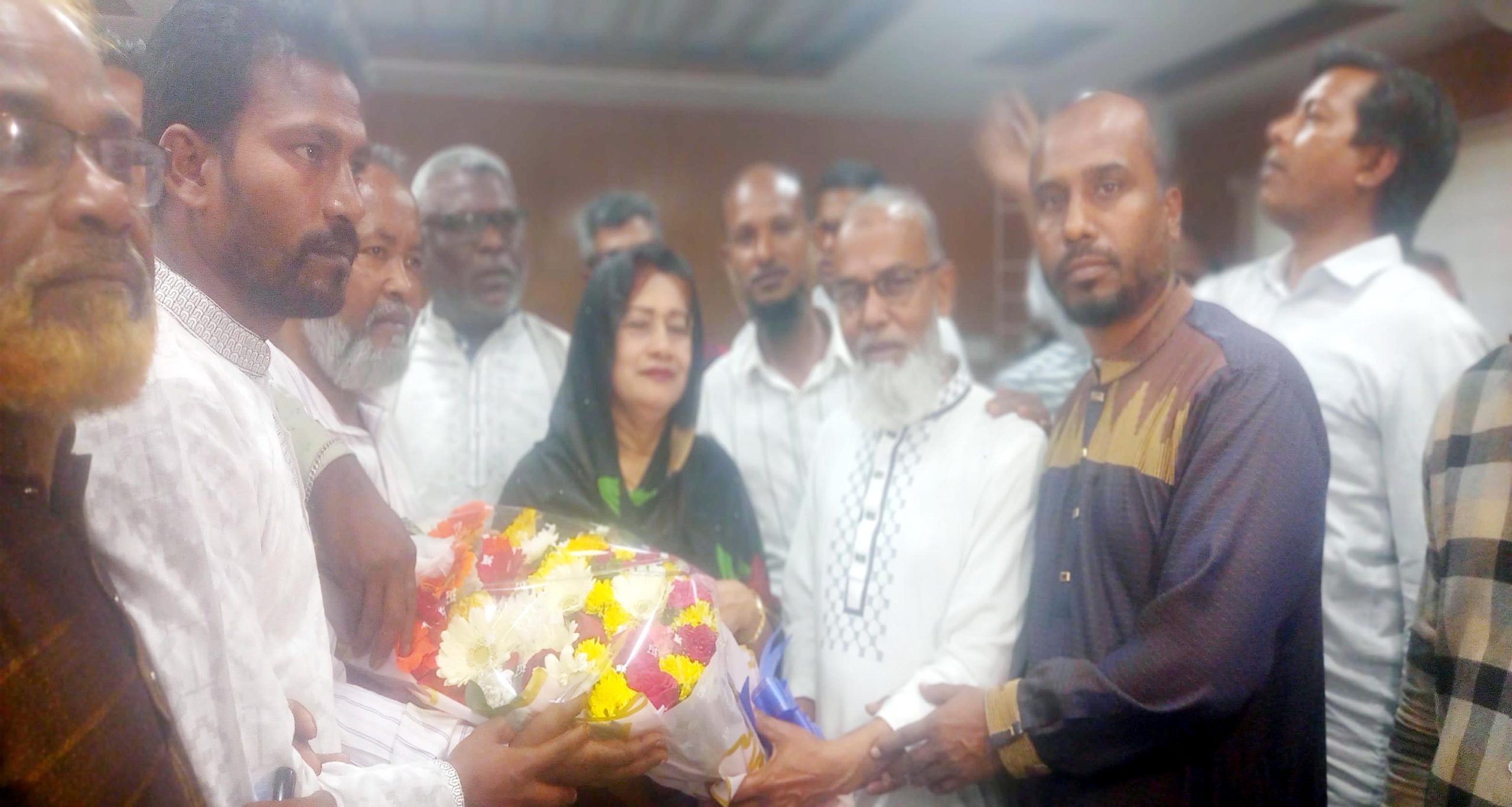 ঝালকাঠি জেলা কৃষক দল ও সরকারি কর্মচারী সমন্বয়ক পরিষদ নবনির্বাচিত এমপিদের ফুলেল শুভেচ্ছা