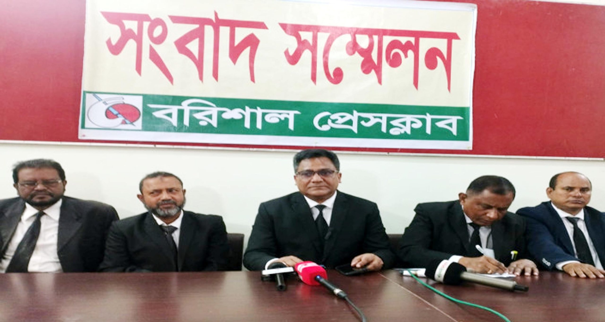 ফরম সংগ্রহে বাঁধা : বরিশাল আইনজীবী সমিতির নির্বাচনে পুনঃ তফসিলের দাবি