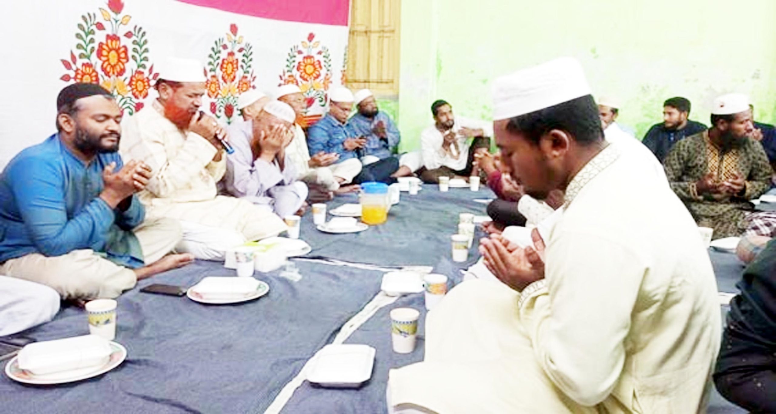 নাজিরপুরে বিশিষ্ট ব্যক্তিবর্গের সম্মানে ইফতার মাহফিল