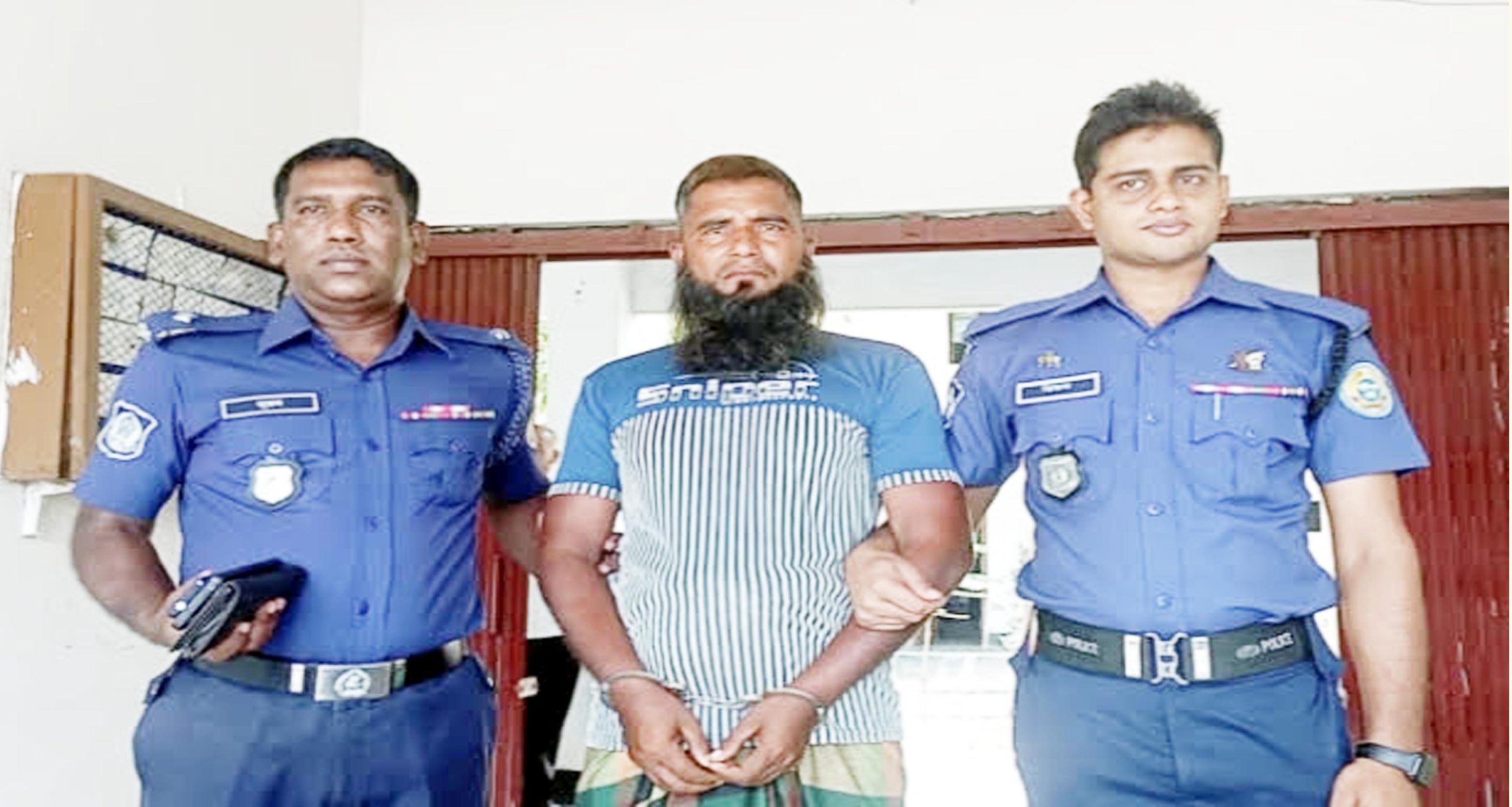 নাজিরপুরে ডাকাতির ঘটনায় দলের সর্দার গ্রেফতার
