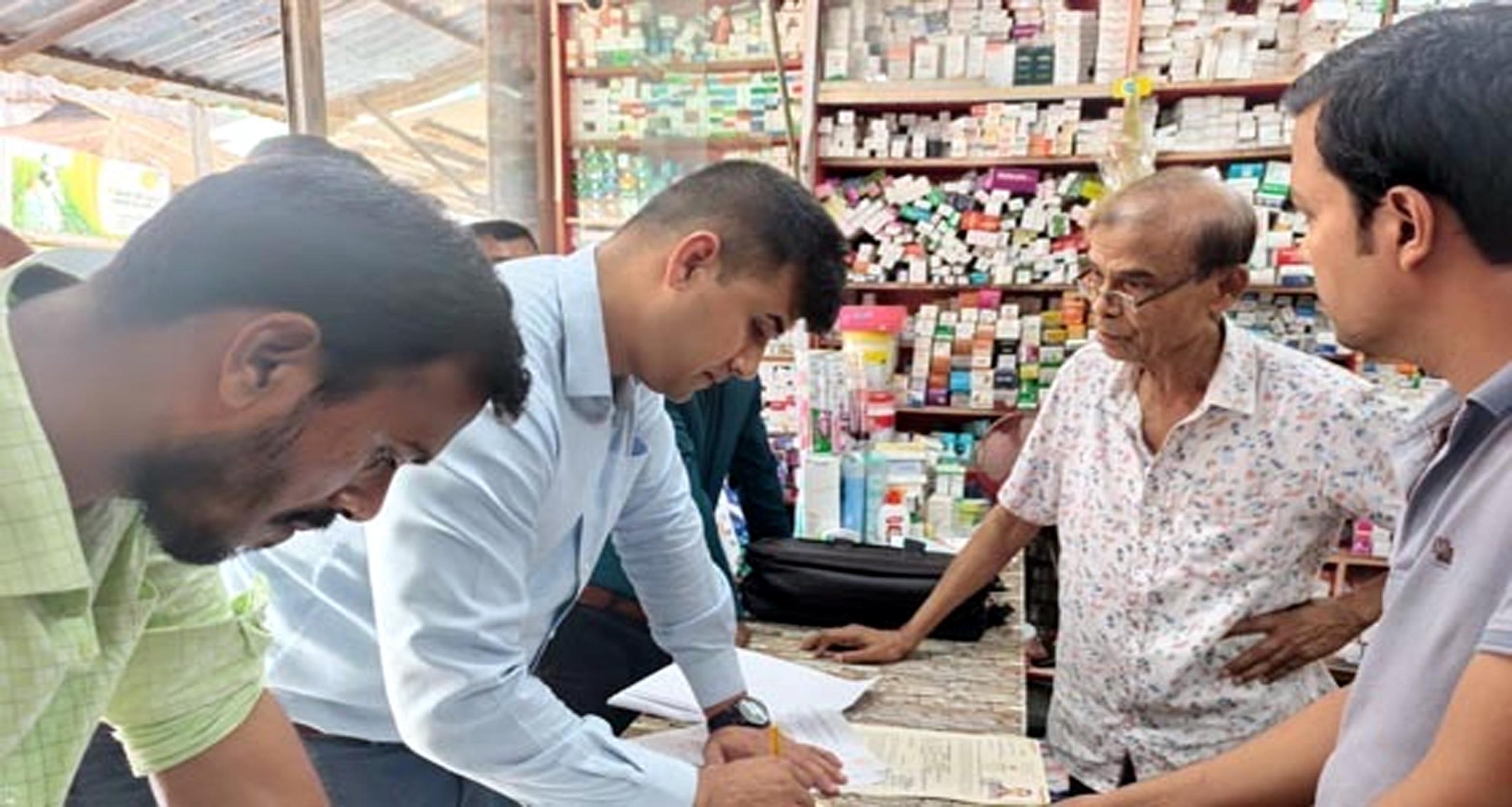 কলাপাড়ায় চার ফার্মেসি মালিককে জরিমানা