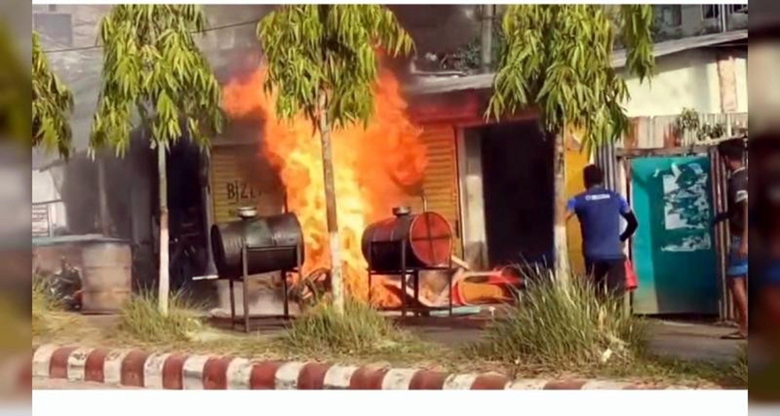 বরগুনায় অতিরিক্ত পেট্রোল নিতে গিয়ে মোটরসাইকেলে আগুন!