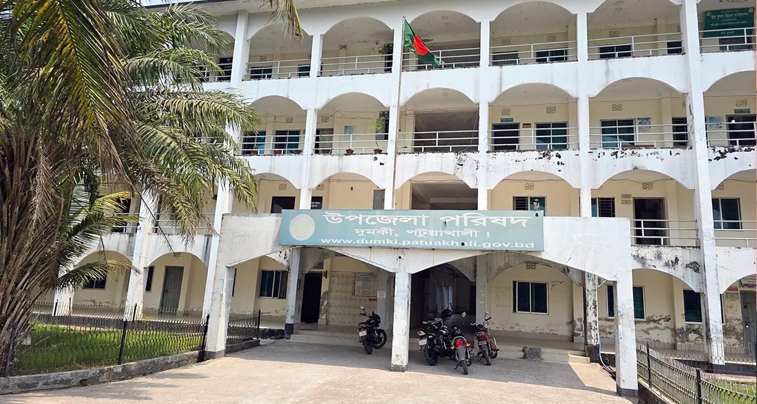 প্রশাসনিক শূন্যতায় স্থবির দুমকি উপজেলা