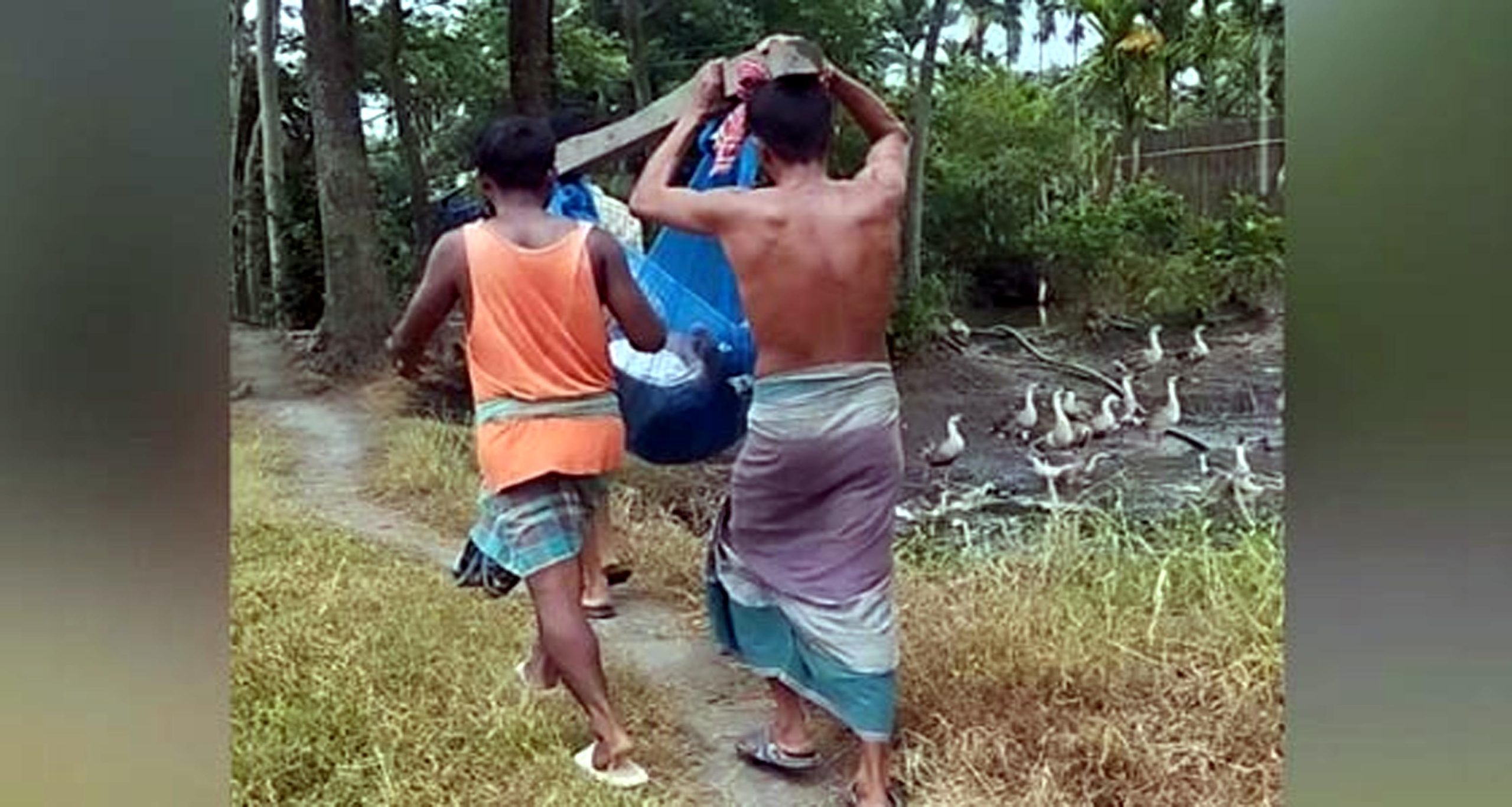আগৈলঝাড়ায় রাস্তার অভাবে চিকিৎসা পেতে দেরি, বৃদ্ধের মৃত্যু
