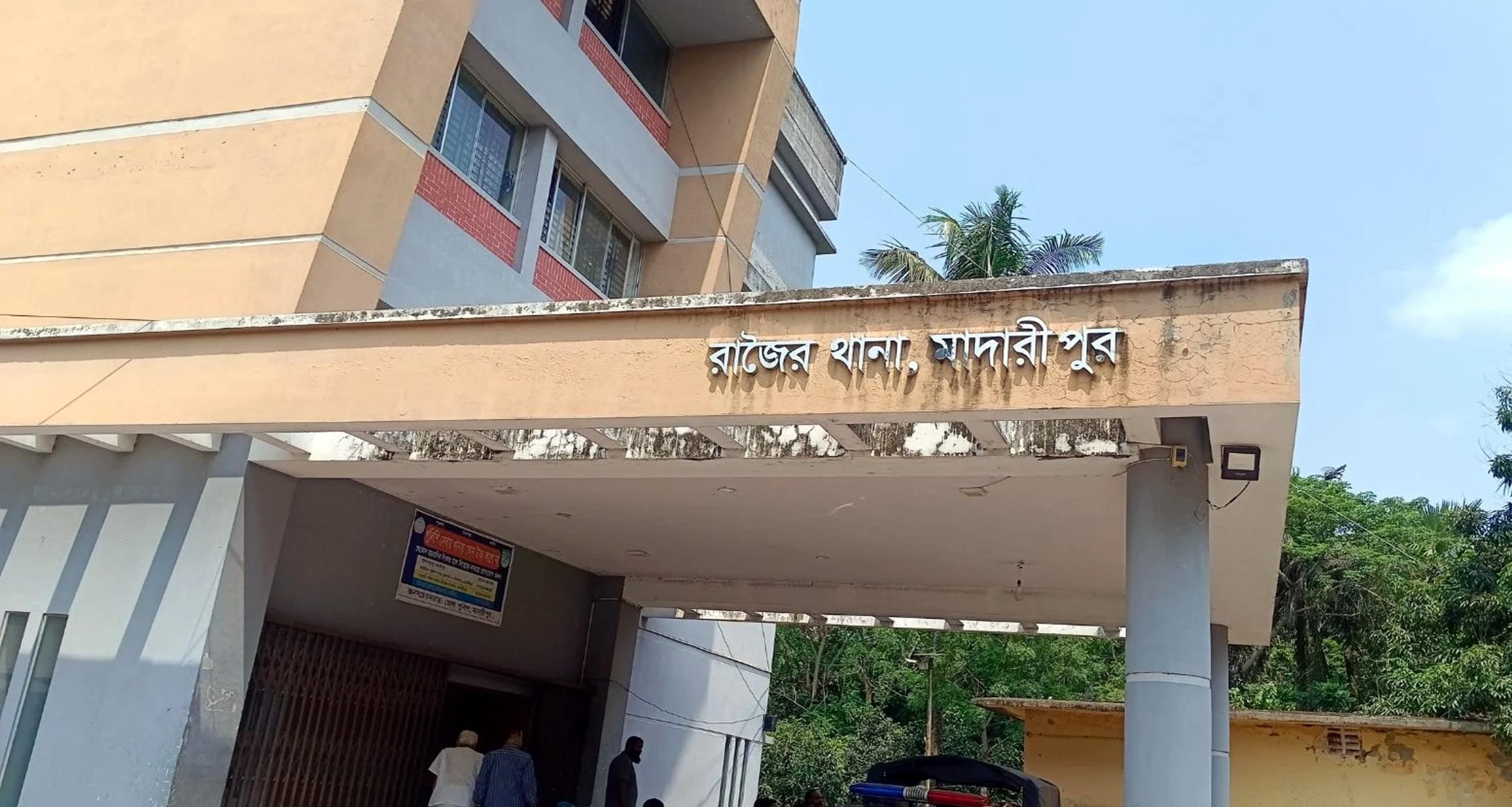 ঢাকা-বরিশাল মহাসড়কে অজ্ঞাত ব্যক্তির লাশ উদ্ধার