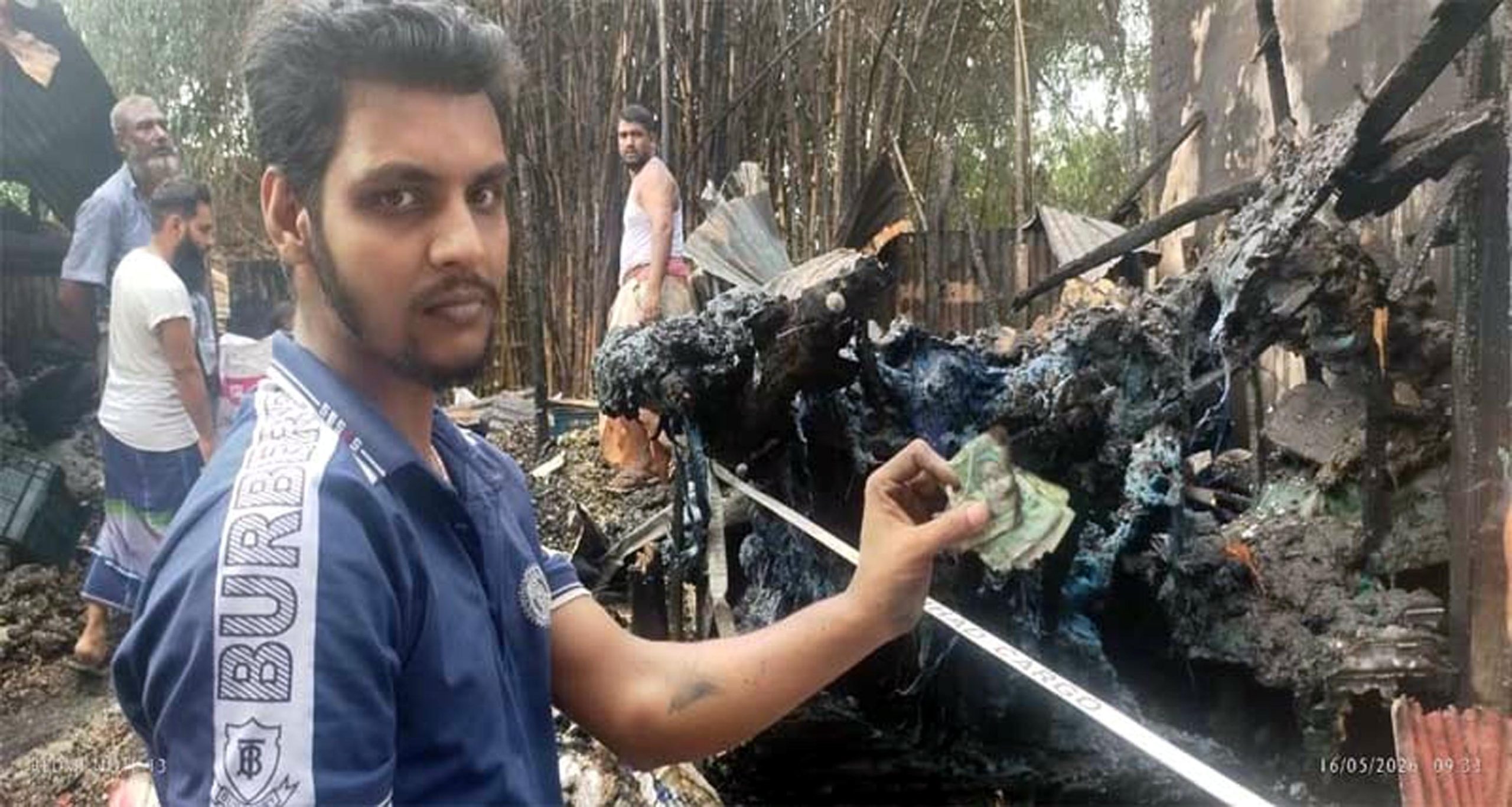 নেছারাবাদে বন্দরে ভয়াবহ অগ্নিকাণ্ডে ১৭ দোকান পুড়ে ছাই
