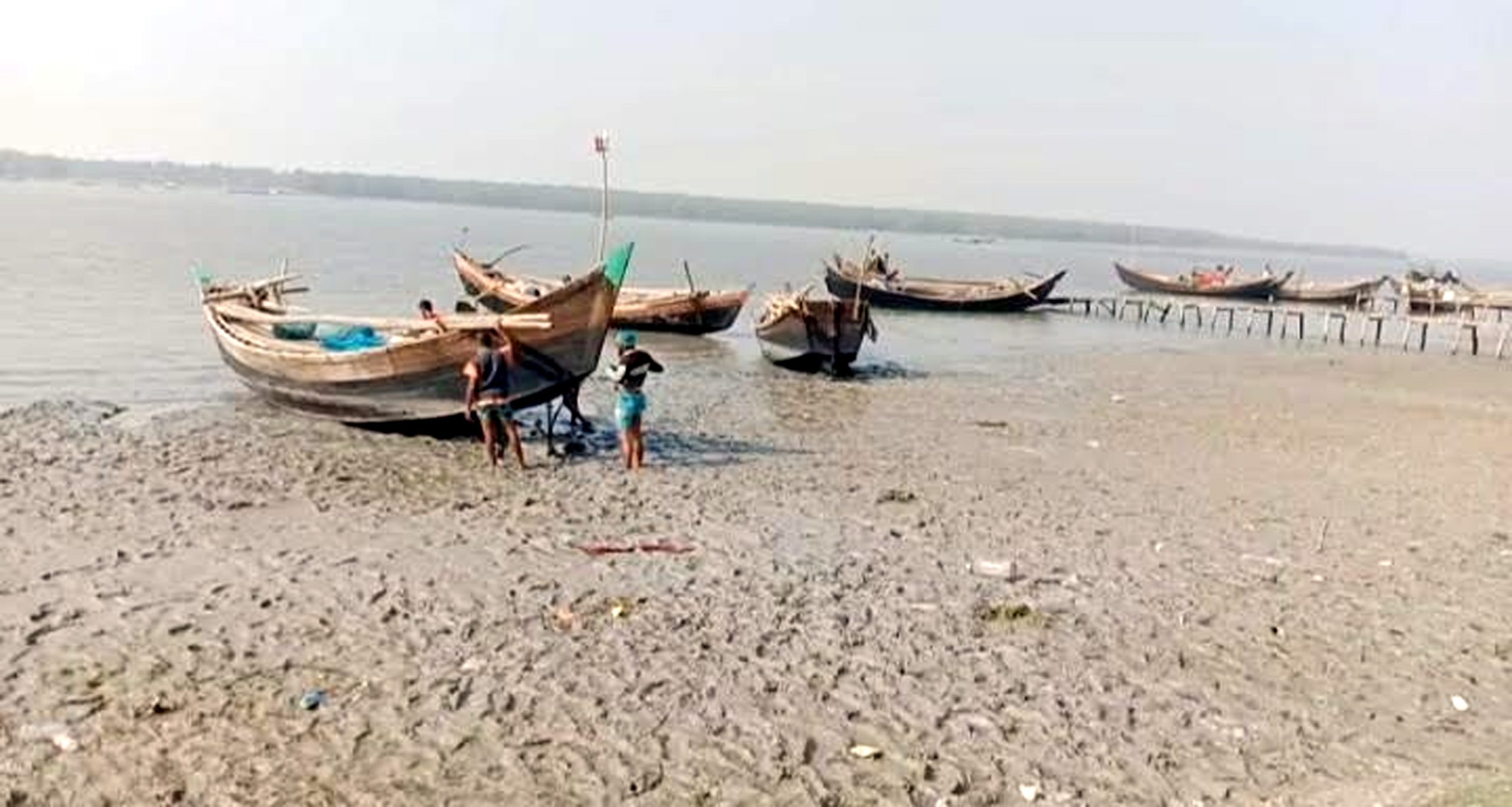 ২ মাস নিষেধাজ্ঞার পর পটুয়াখালীর জেলেপাড়ায় ফিরছে প্রাণচাঞ্চল্য