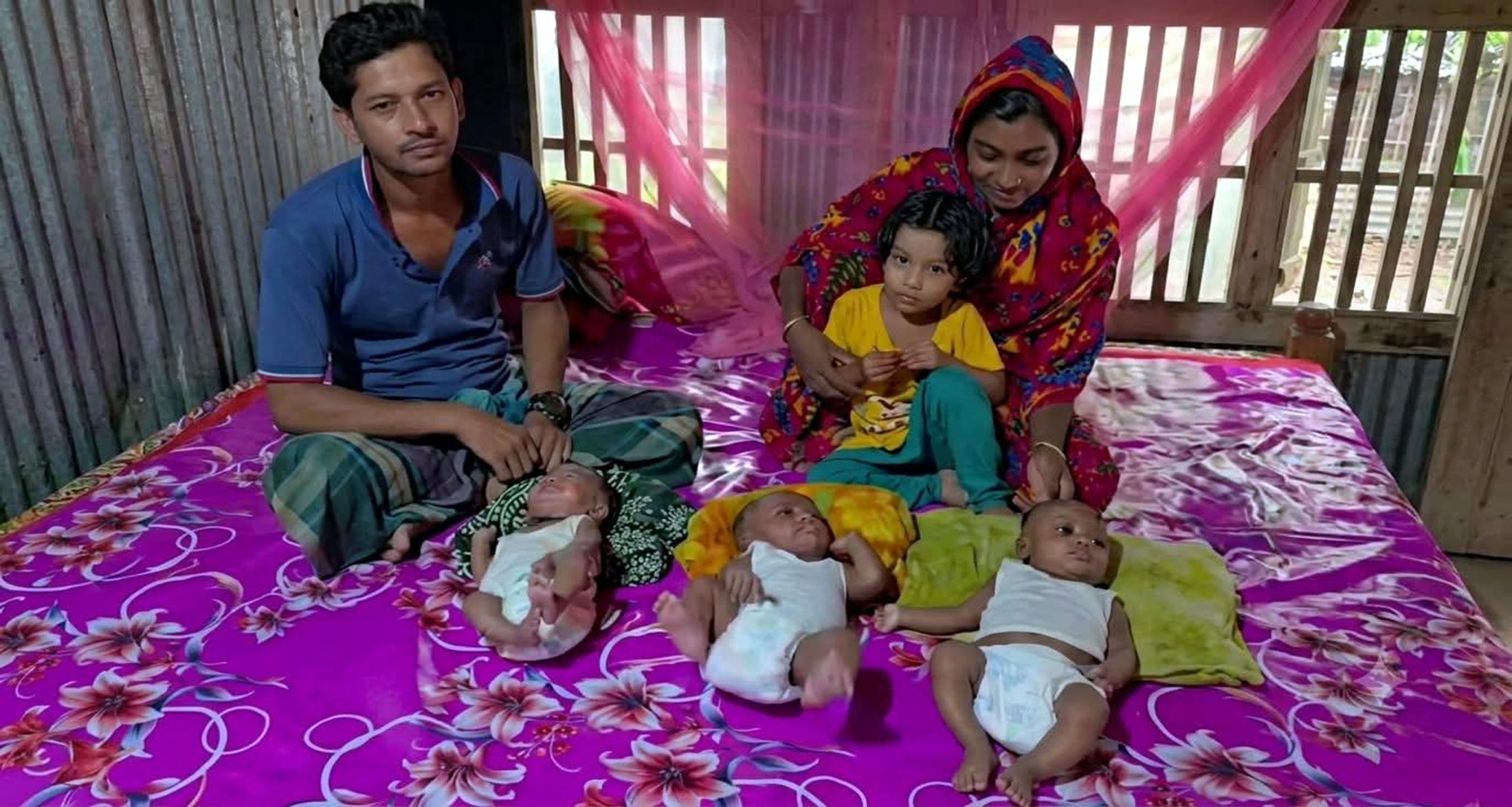 গলাচিপায় তিন নবজাতকের দুধের খরচ মেটাতে দিশেহারা অটোচালক বাবা