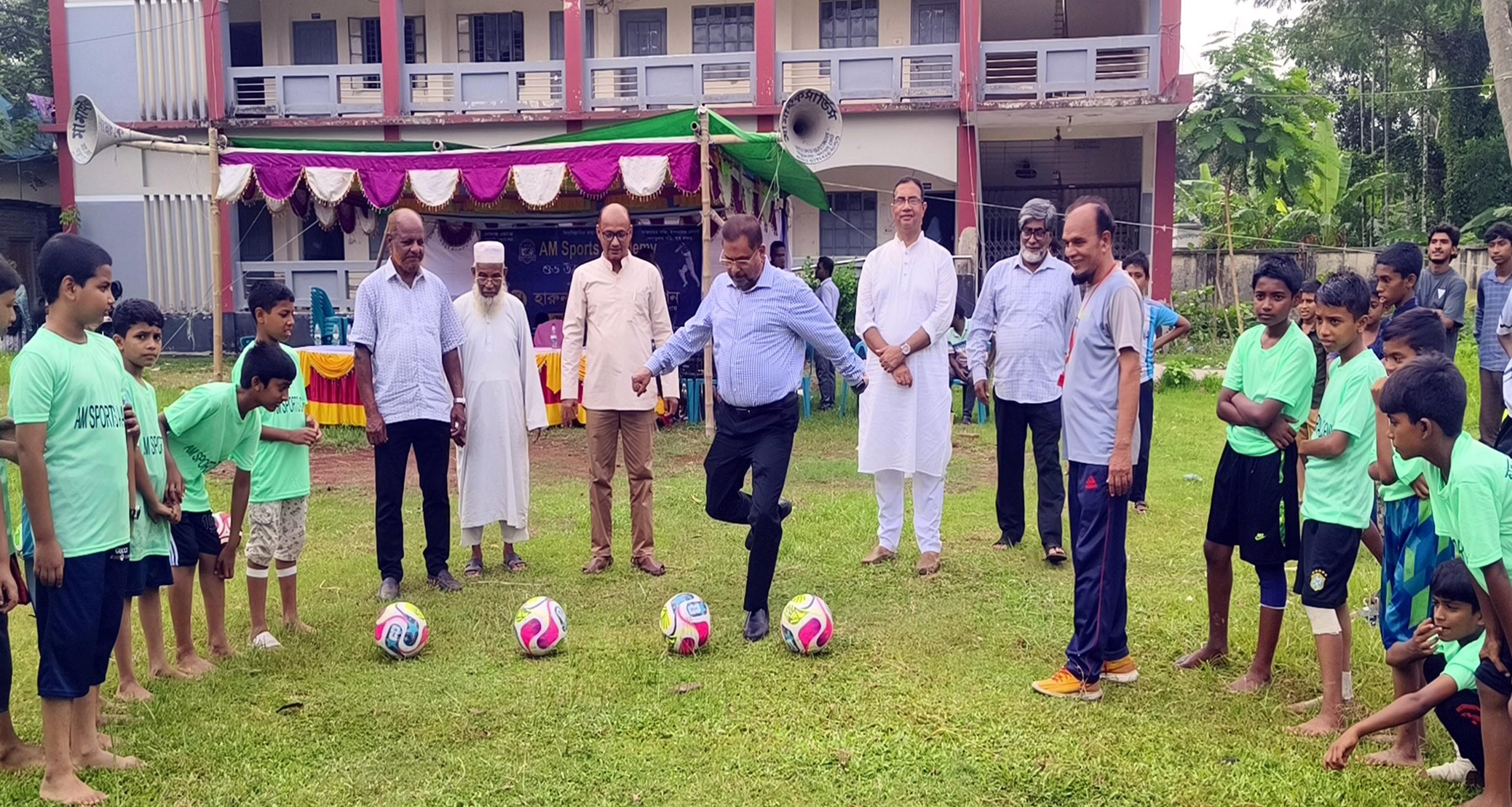 বিশিষ্ট শিল্পপতি আবুল কালাম আজাদ : খেলাধুলা যুবসমাজকে সঠিক পথে এগিয়ে নিতে কার্যকর ভূমিকা রাখবে
