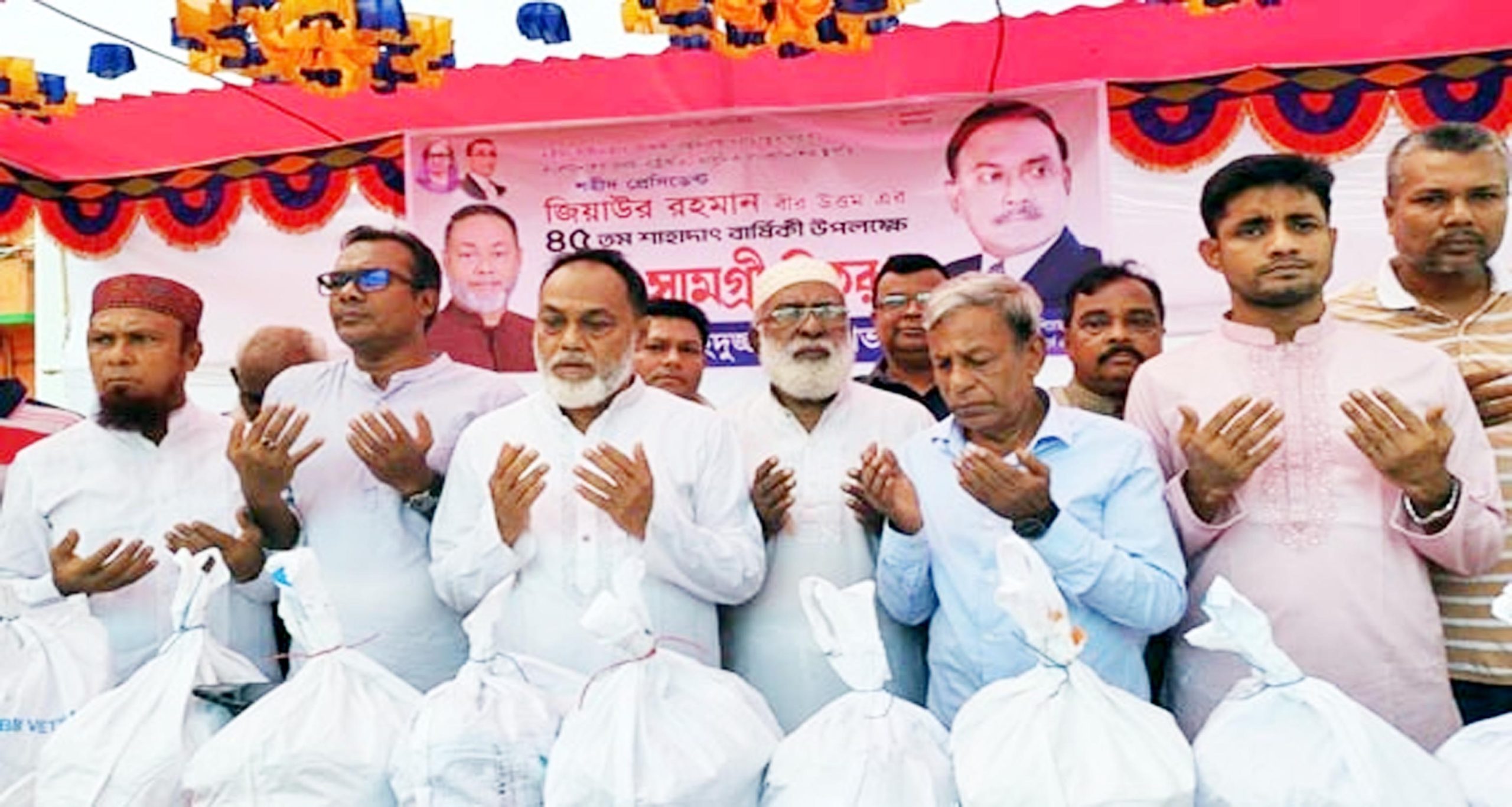 পিরোজপুরে দুঃস্থদের মাঝে খাদ্য সামগ্রী বিতরণ