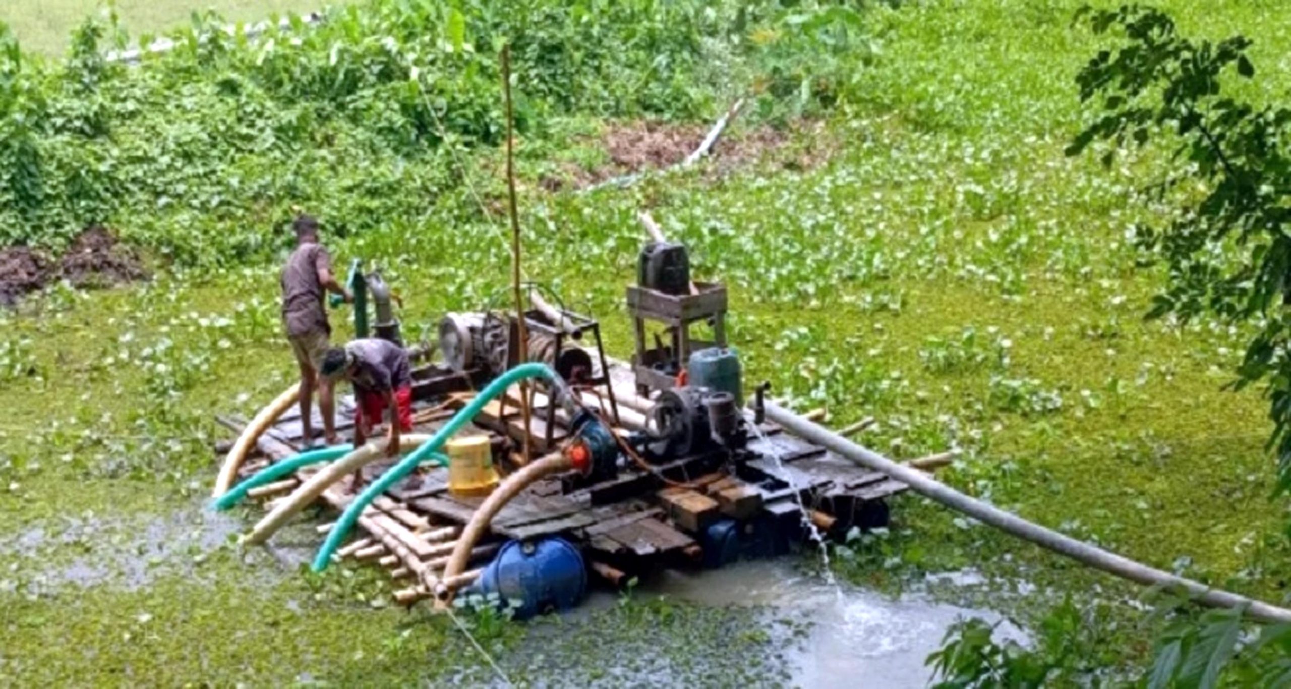 গলাচিপায় অবৈধ বালু উত্তোলনের ড্রাম ড্রেজার জব্দ