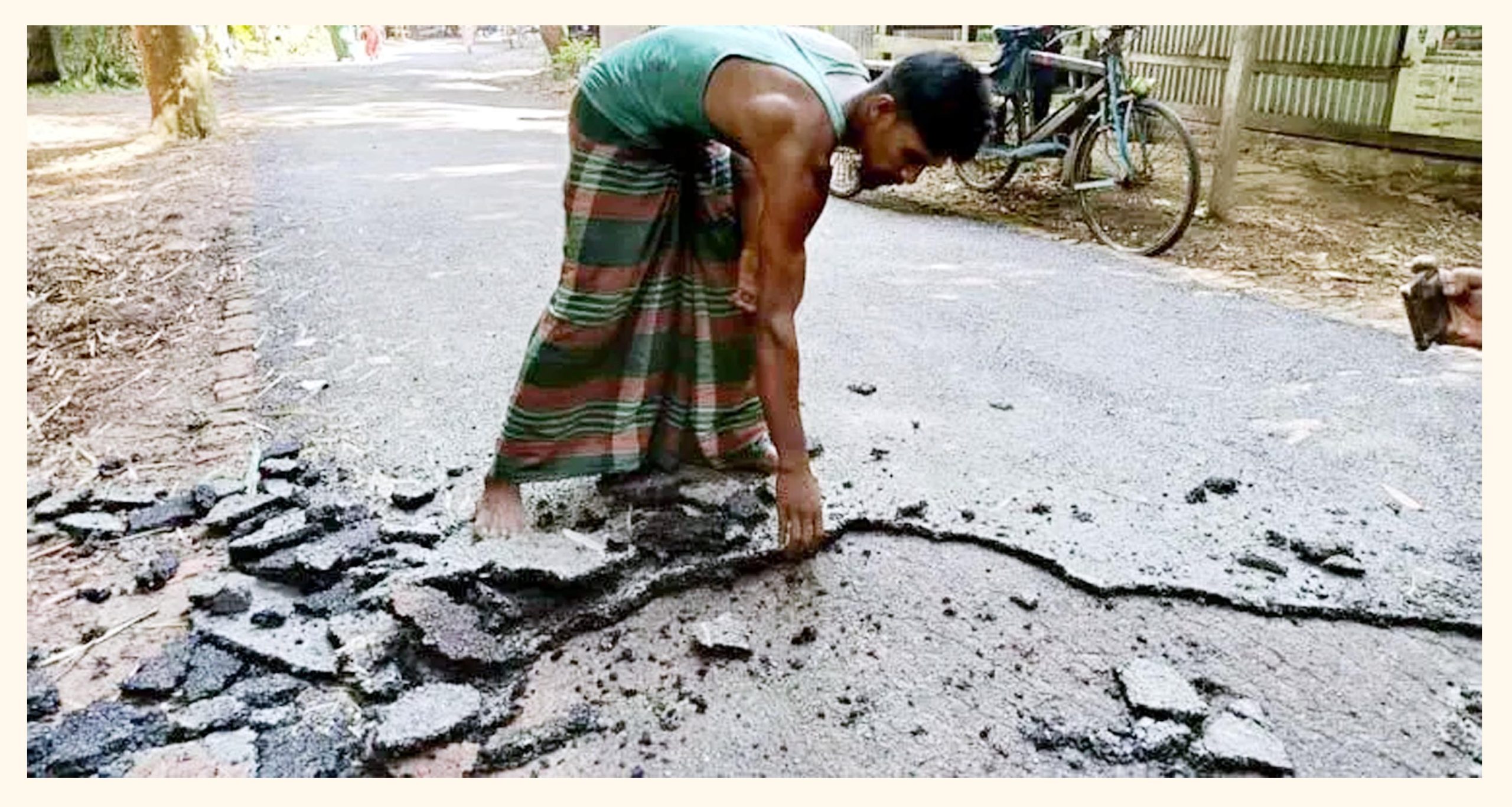 আগৈলঝাড়ায় হাতের স্পর্শে উঠে যাচ্ছে রাস্তার কার্পেটিং
