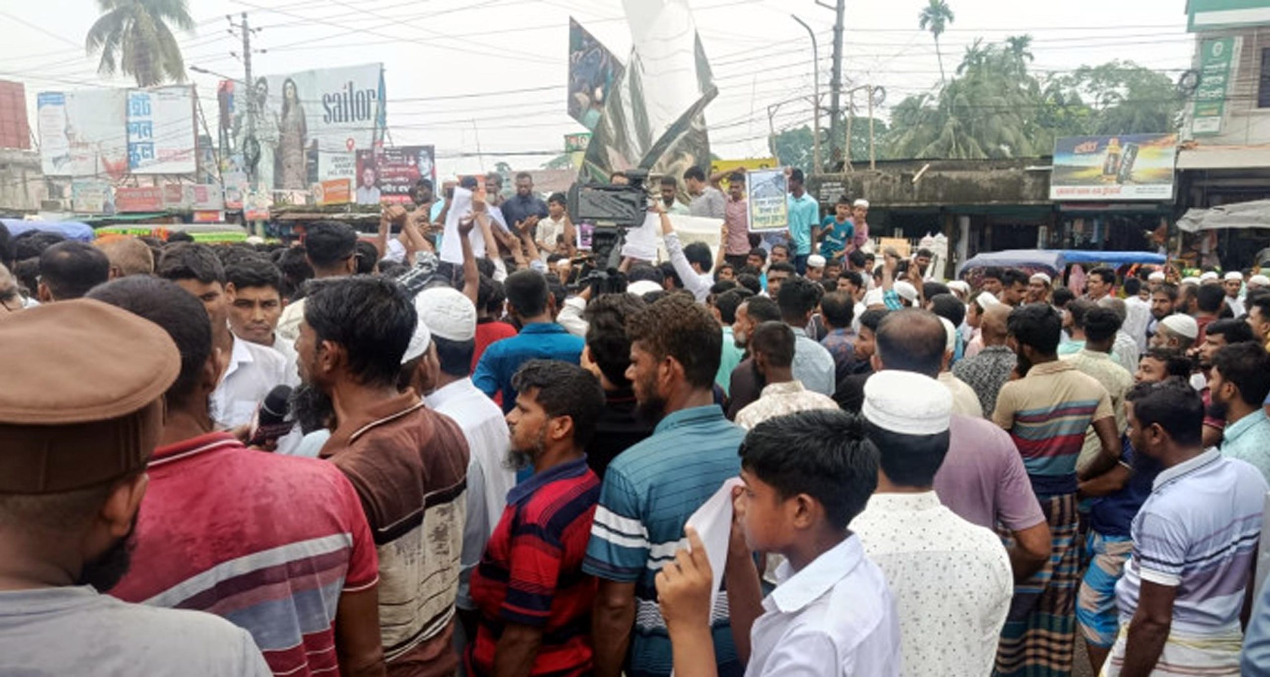 ভোলায় পানি উন্নয়ন বোর্ড ঘেড়াও কর্মসূচি