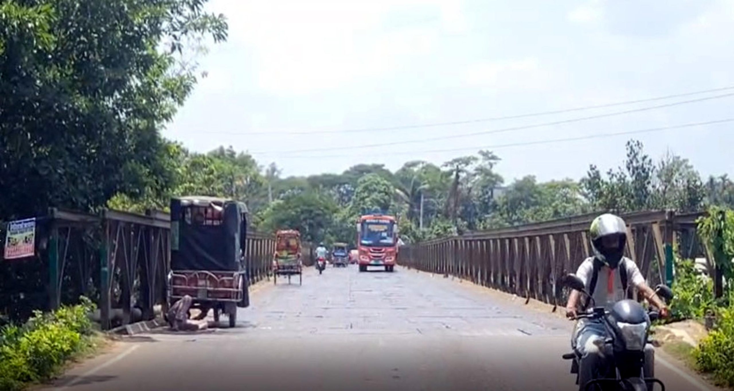 ঝালকাঠিতে আশির দশকে নির্মিত বেইলি ব্রিজটি ৮ বছর ধরে ঝুঁকিপূর্ণ