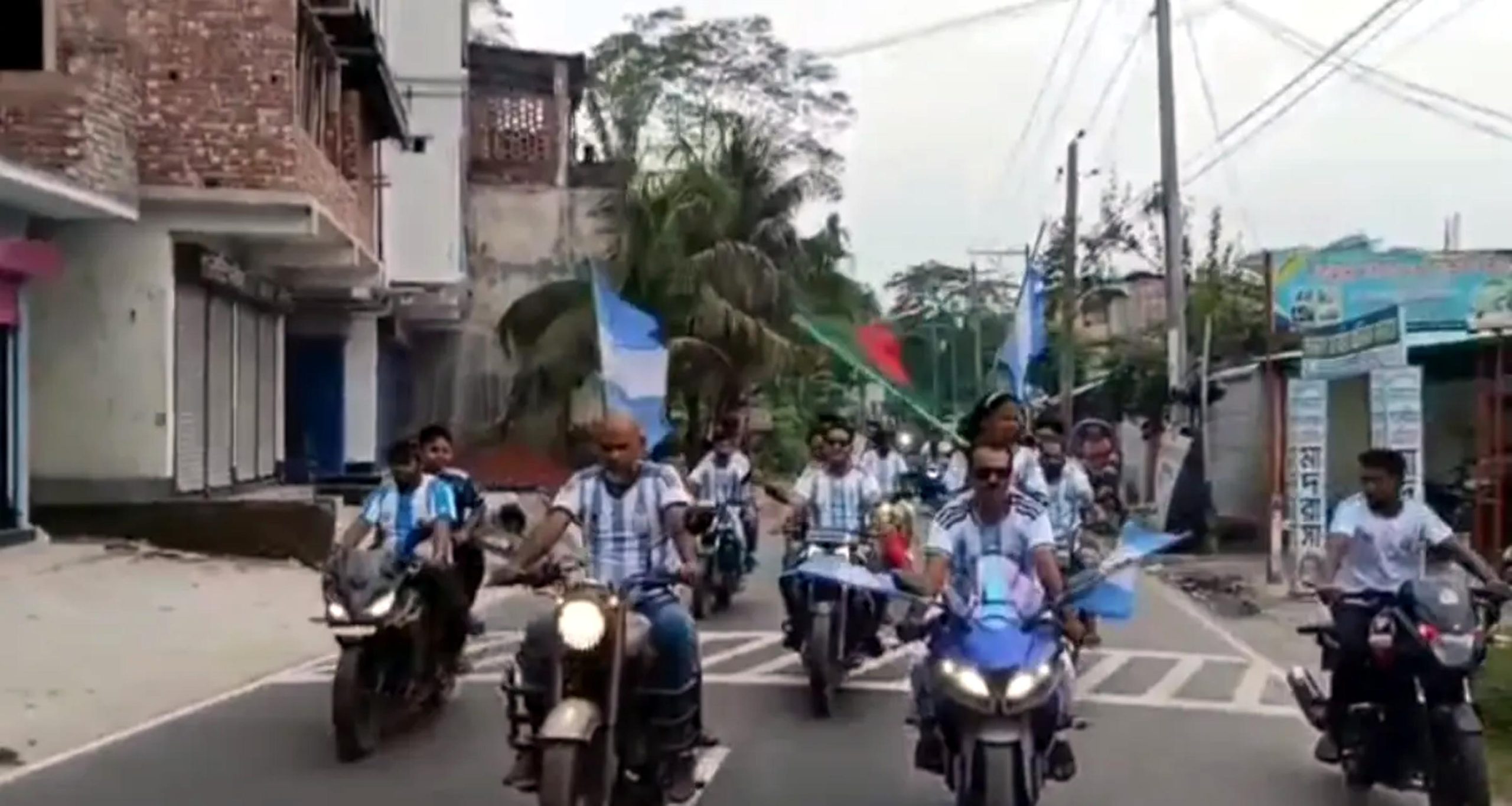 ফুটবল আবেগে ভাসল রাজাপুর, আর্জেন্টিনার সমর্থনে র‍্যালি