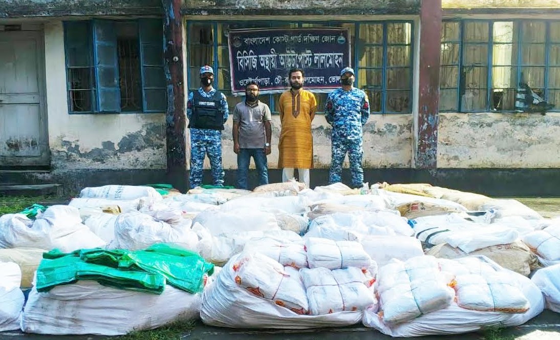 লালমোহনে ৩ লাখ ৬০ হাজার টাকার পলিথিন জব্দ, মালিককে অর্থদণ্ড