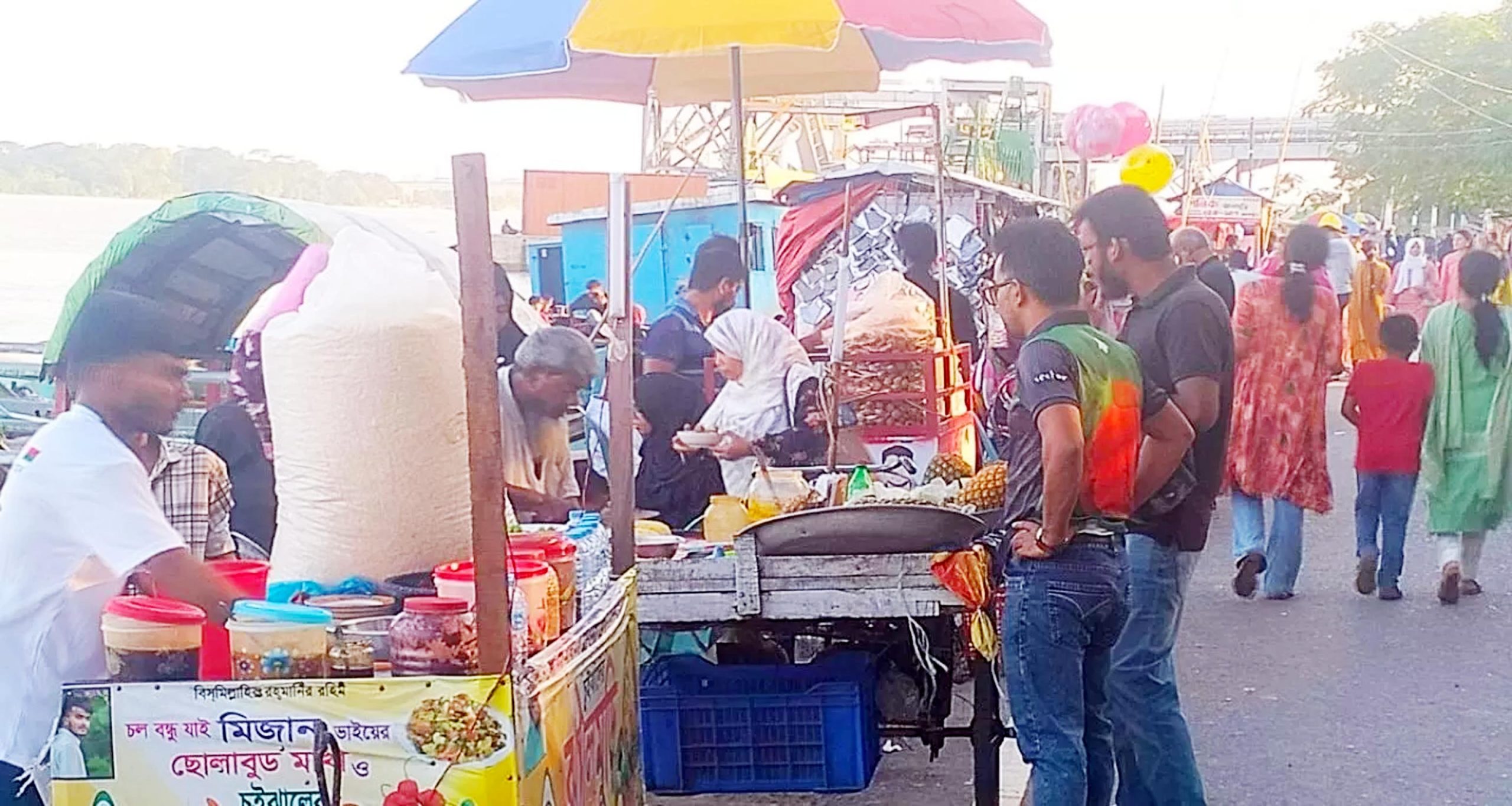 বরিশালের ৩০ গোডাউনে বিকেলের আড্ডার ঢল