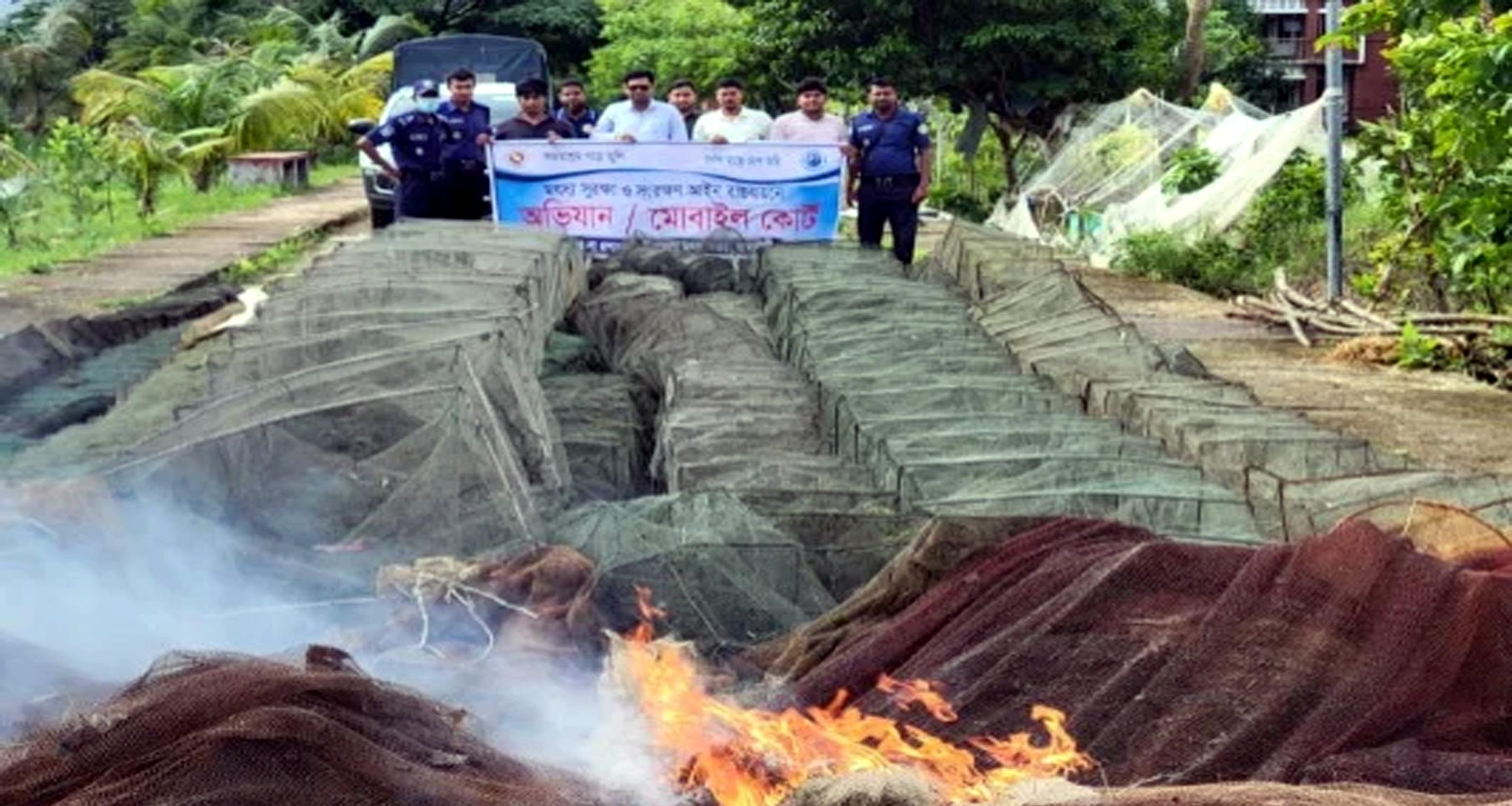 পটুয়াখালীতে অবৈধ জাল জব্দ