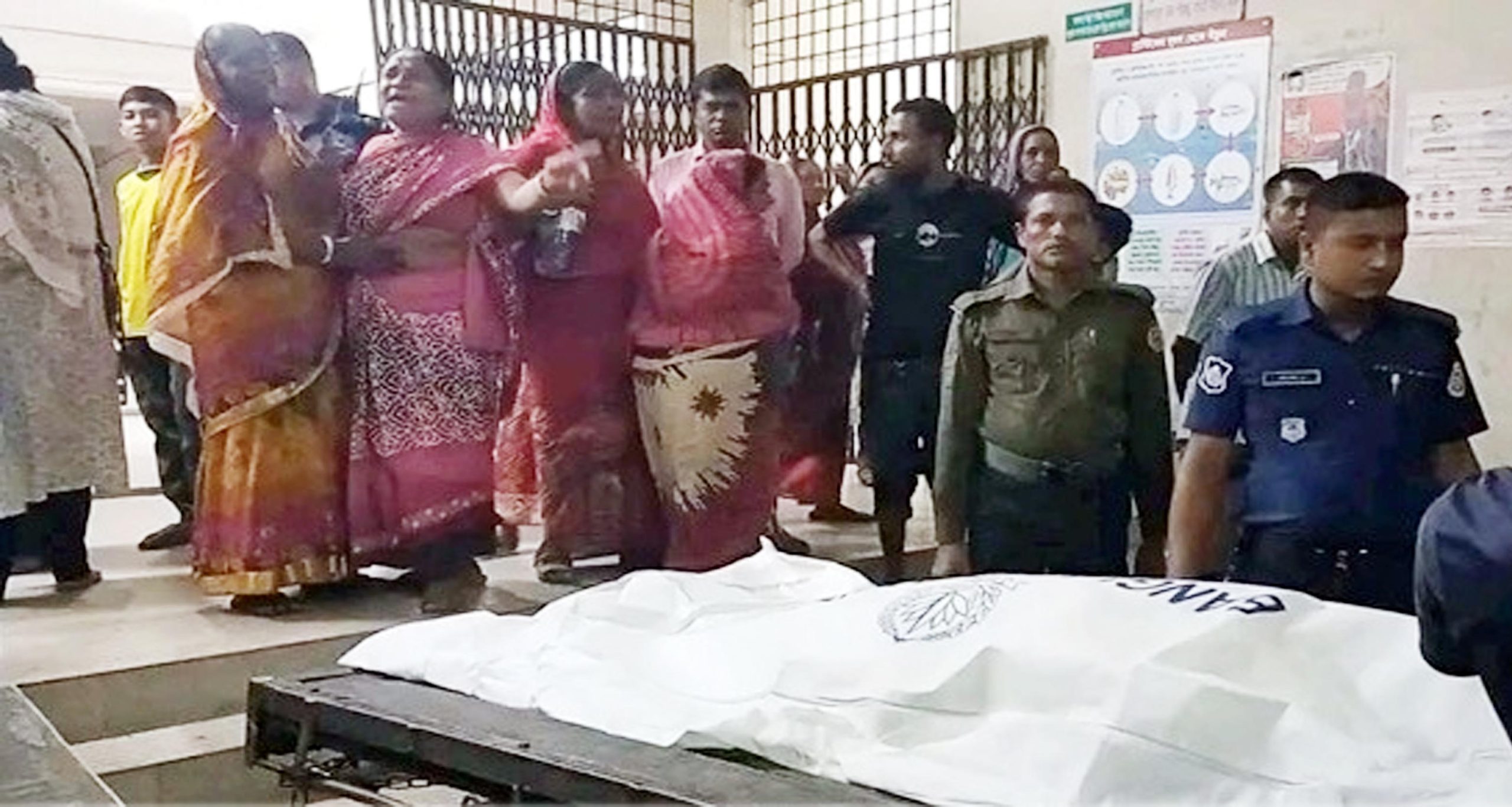 আমতলীতে হাসপাতালে মরদেহ রেখে পালালো স্বামী ও তার স্বজনরা, গ্রেপ্তার ১
