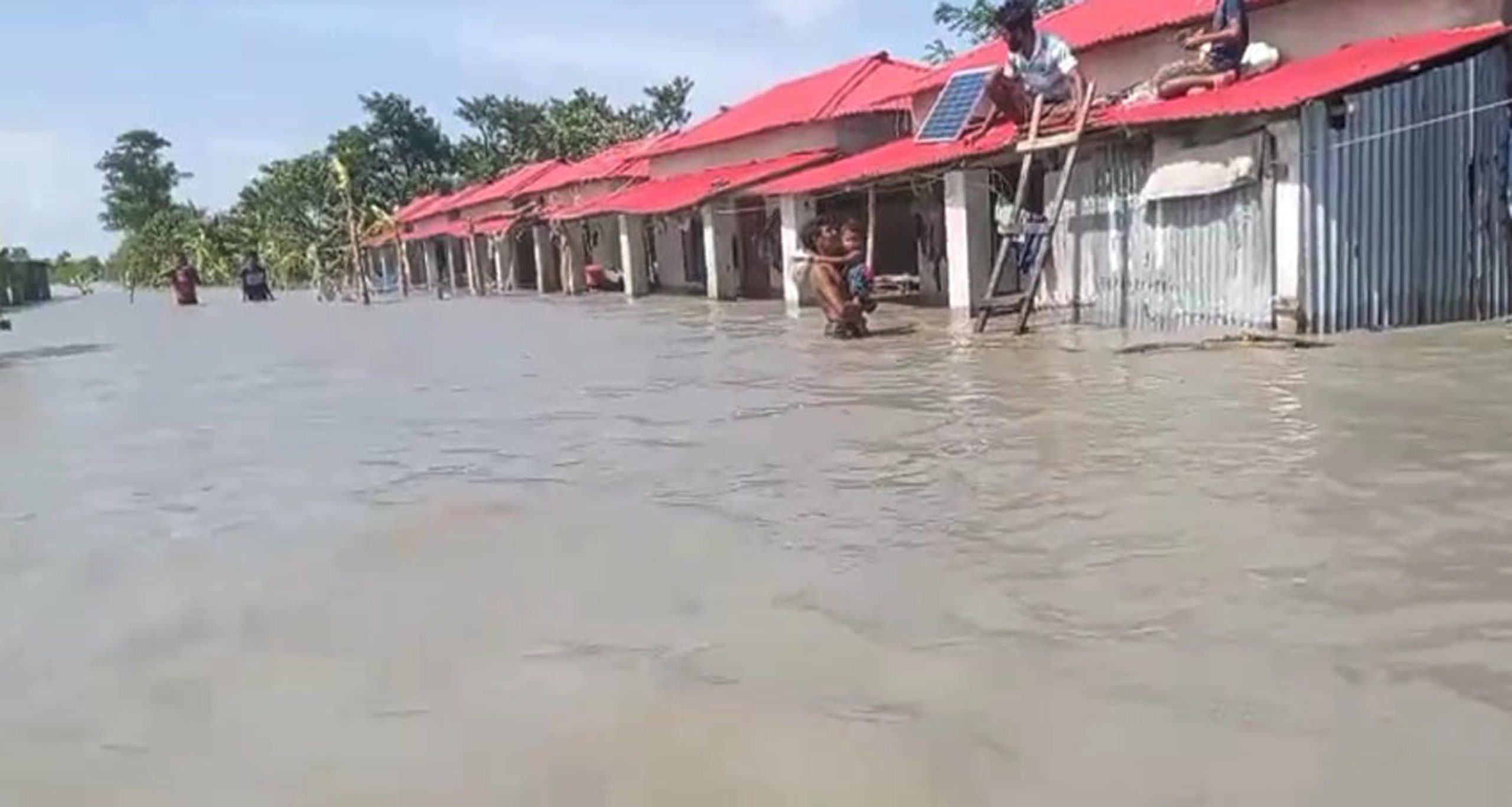 মনপুরায় ১০ হাজার মানুষ পানিবন্দি