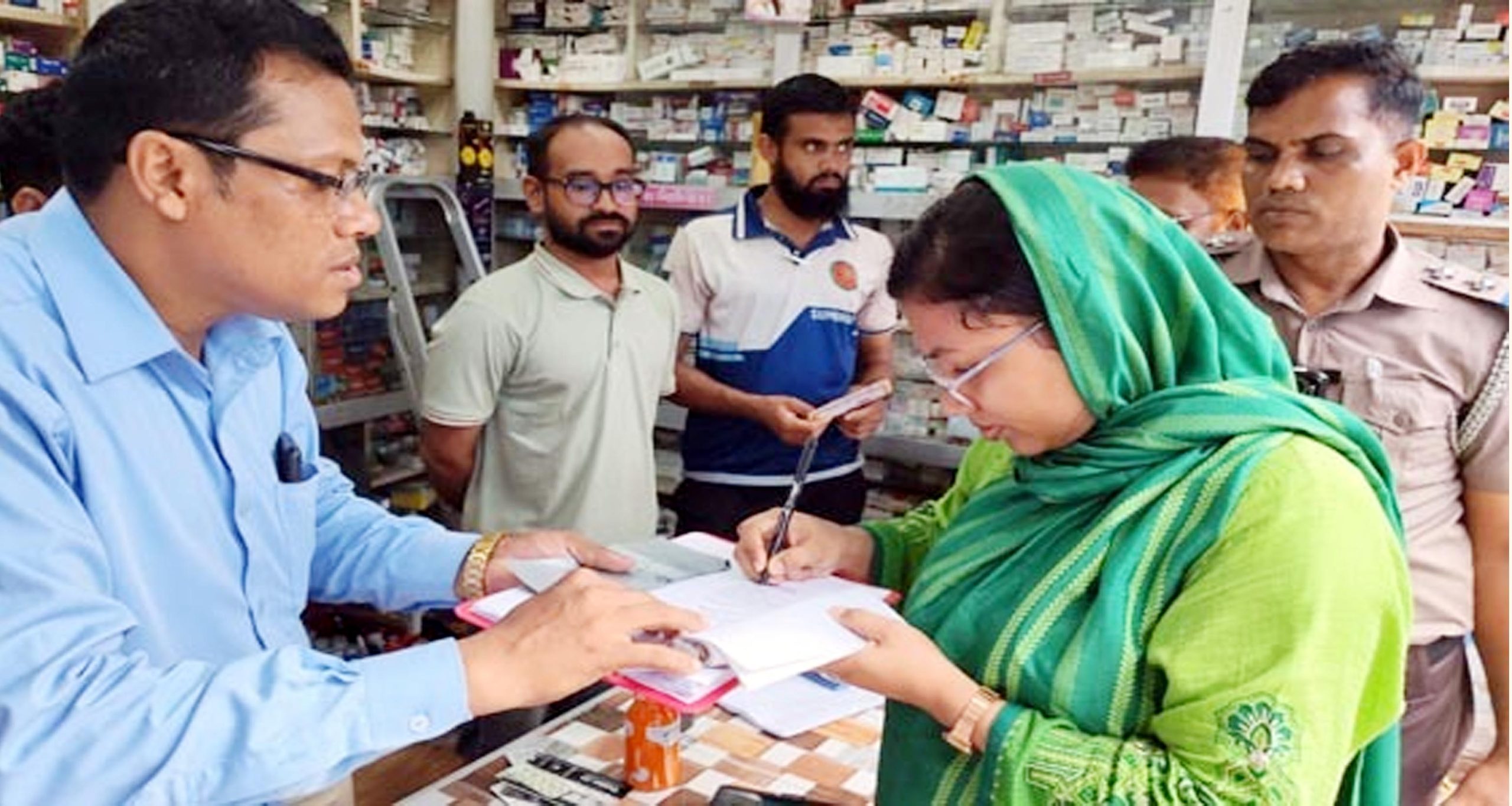লালমোহনের মনিরুল লন্ডন থেকে অর্জন করলেন ব্যারিস্টার ডিগ্রি