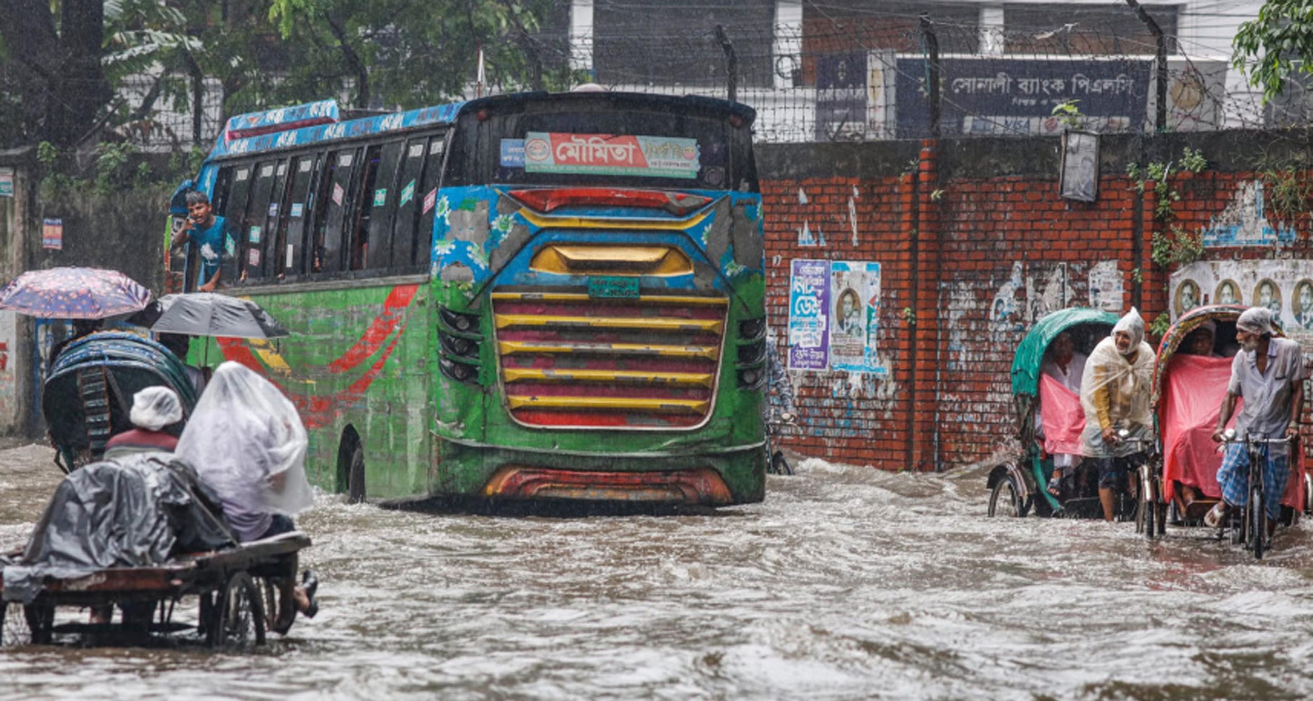 আবারও বাড়বে বৃষ্টি, মাসের শেষে নিম্নচাপের সম্ভাবনা