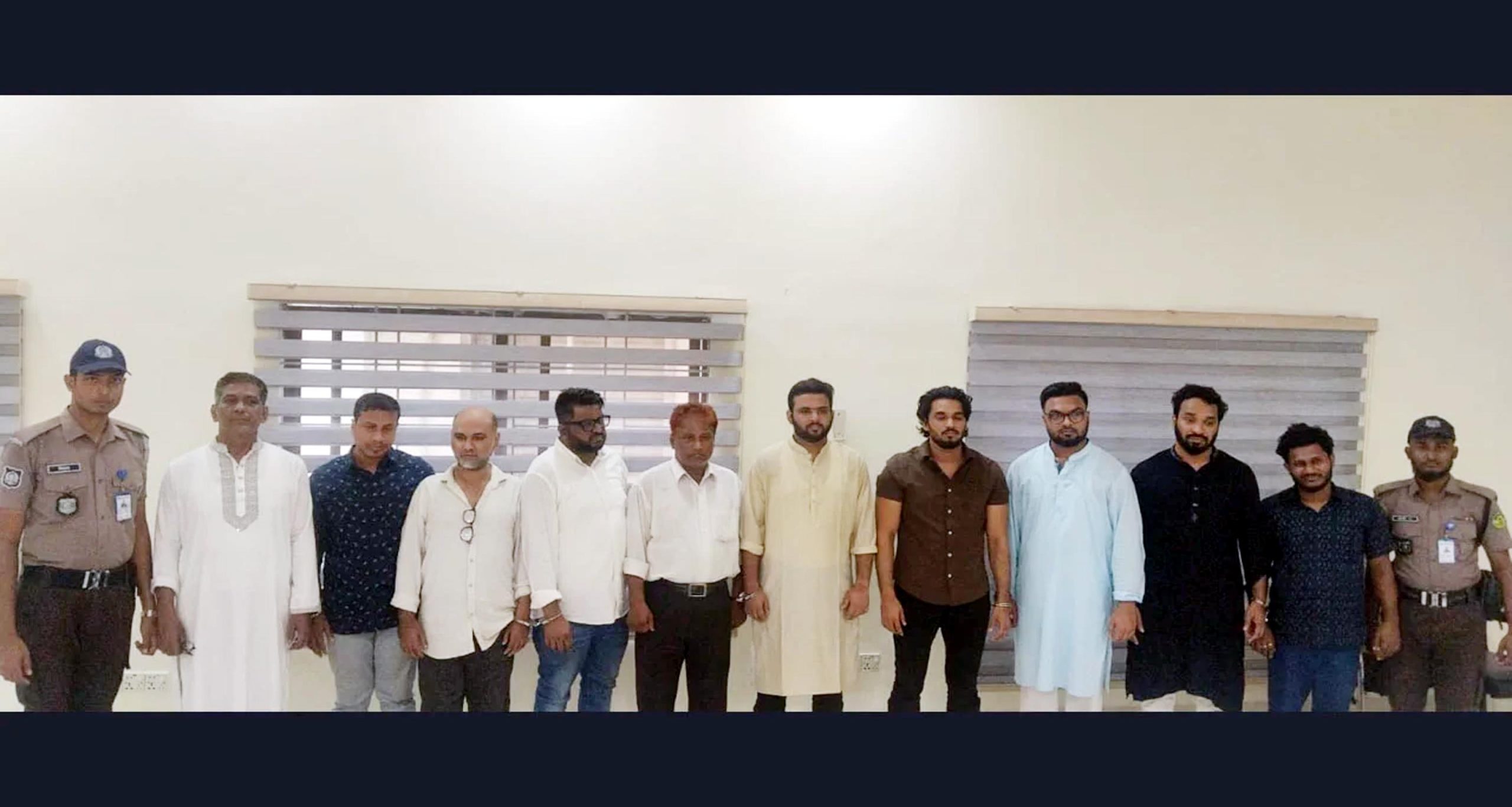 আওয়ামী লীগের মিটিং থেকে সাংবাদিকসহ গ্রেপ্তার ১৫