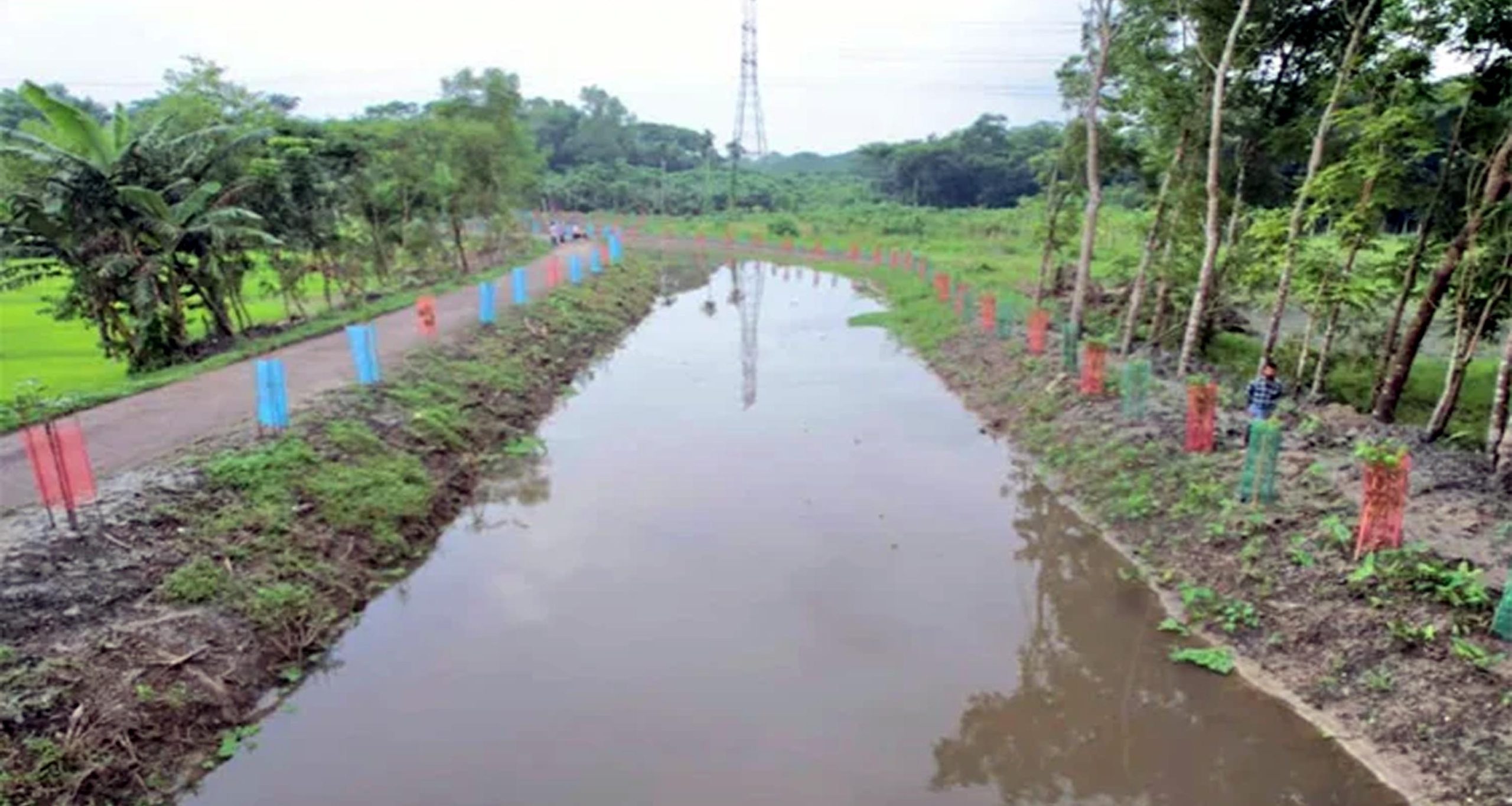 বরিশালে খাল খনন শেষে অব্যয়িত ৬০ লাখ টাকা সরকারি কোষাগারে ফেরত ইউএনওর, প্রশংসিত