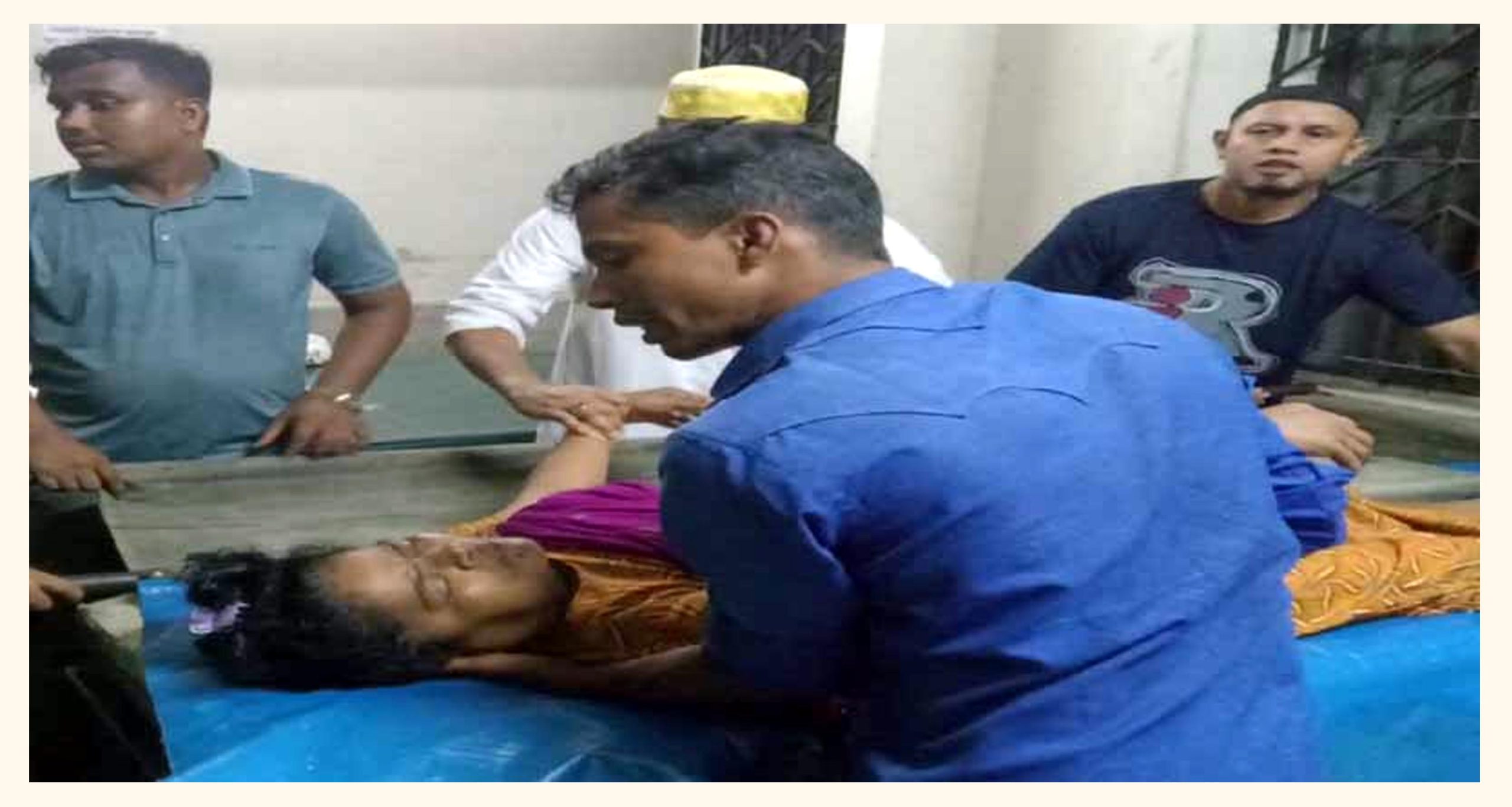 বাকেরগঞ্জে গাছ পড়ে ঘরচাপায় শিশু সহ গৃহবধূ আহত