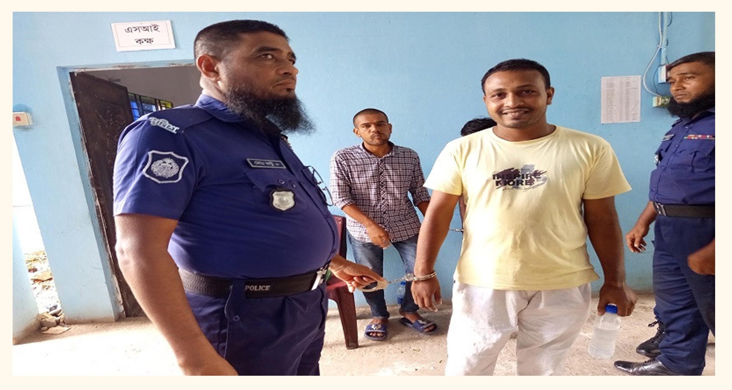 নেছারাবাদে ছাত্রলীগের সাধারন সম্পাদক গ্রেপ্তার হয়েও হাস্যউজ্জ্বল চেহারা